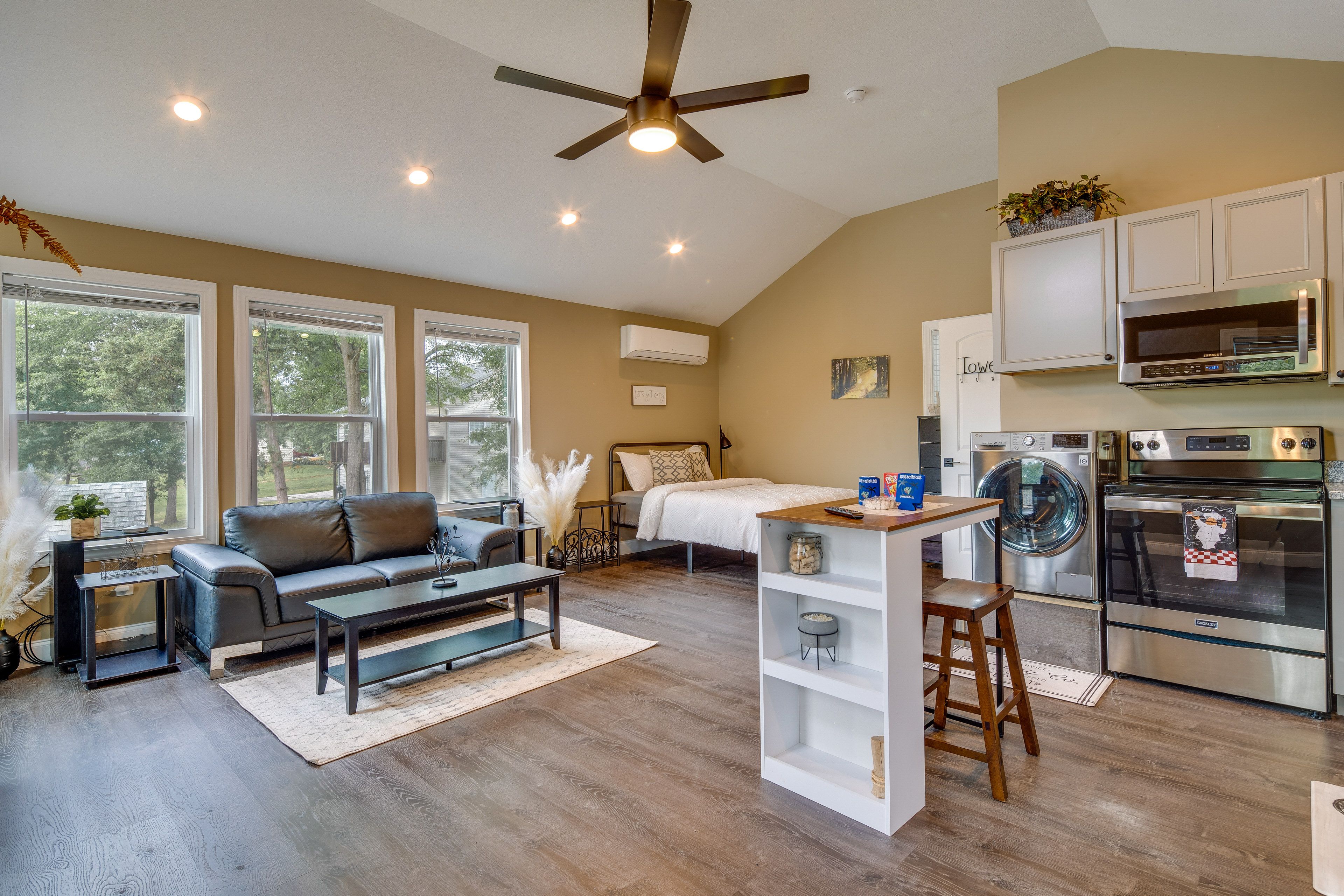Simpsonville Vacation Rental | Studio | 1BA | 420 Sq Ft | Stairs to Enter
