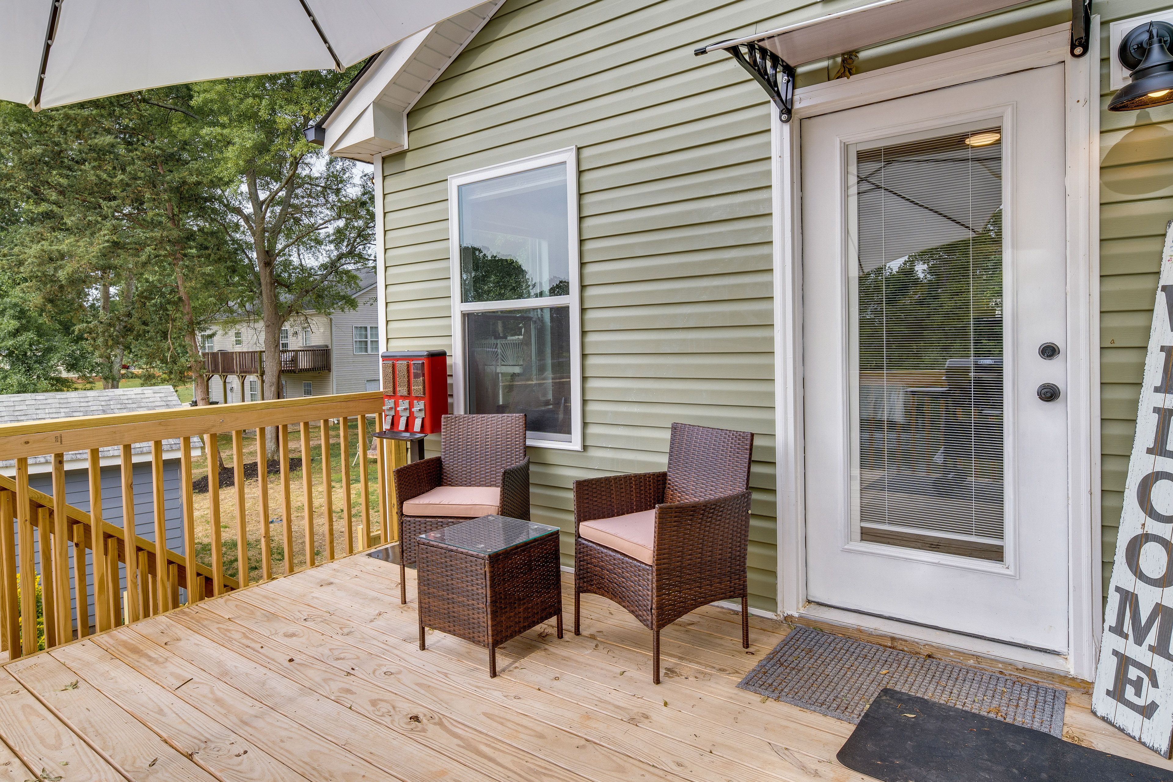 Furnished Deck | Turtle Food Dispenser