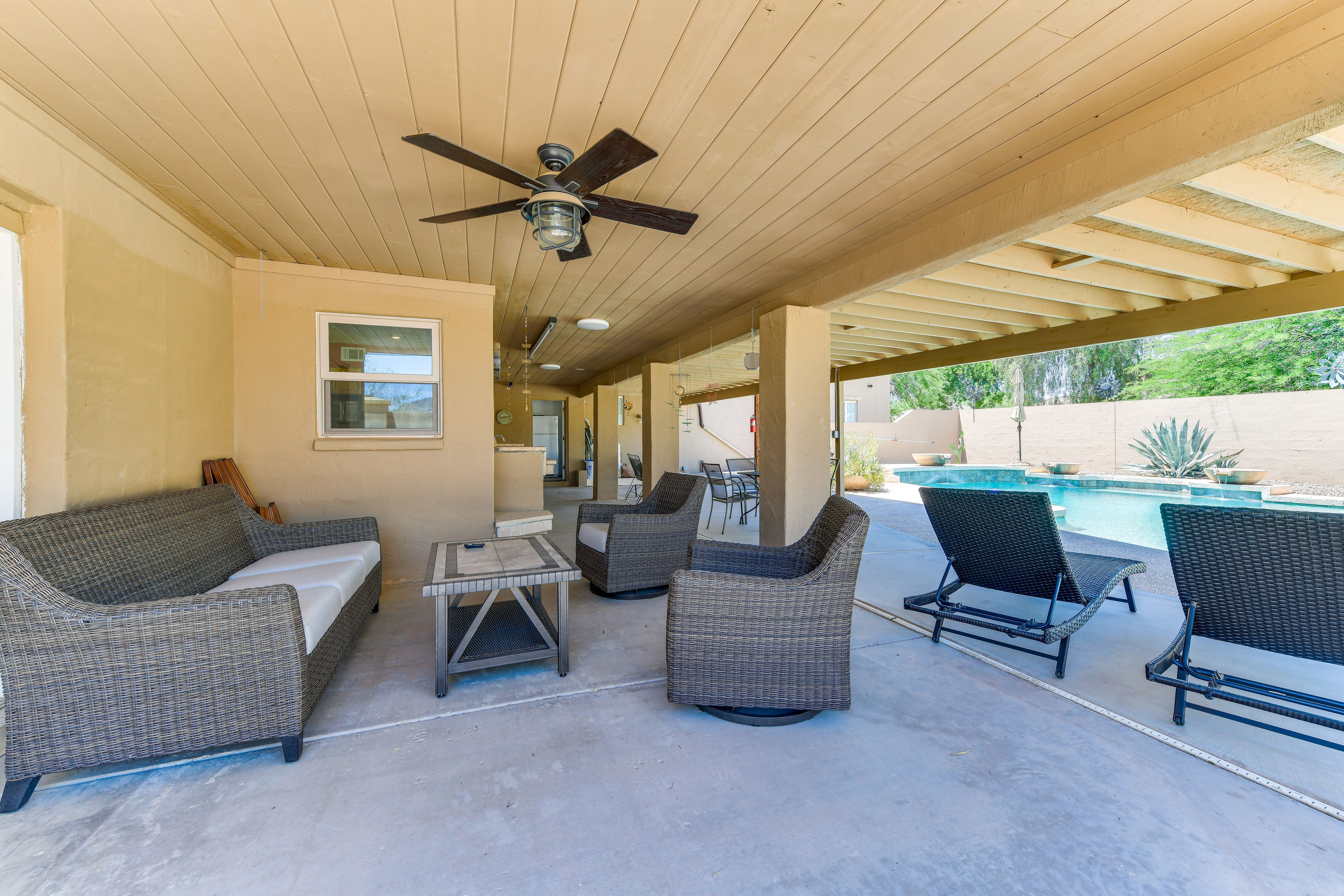 Covered Patio | Gas Grill | Bar
