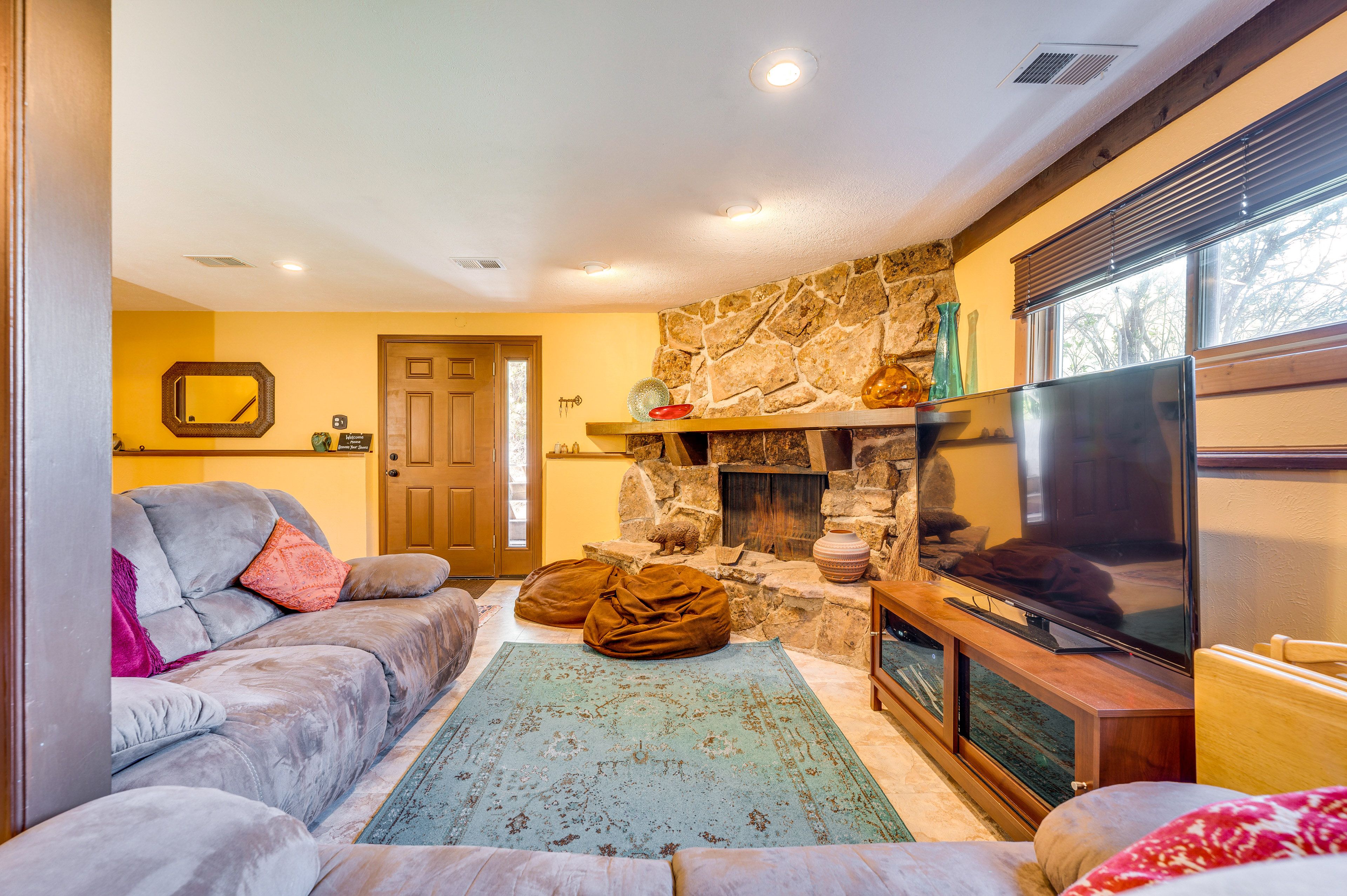 Living Room | Fireplace | Smart TV w/ Cable | Pack 'n Play | Treadmill
