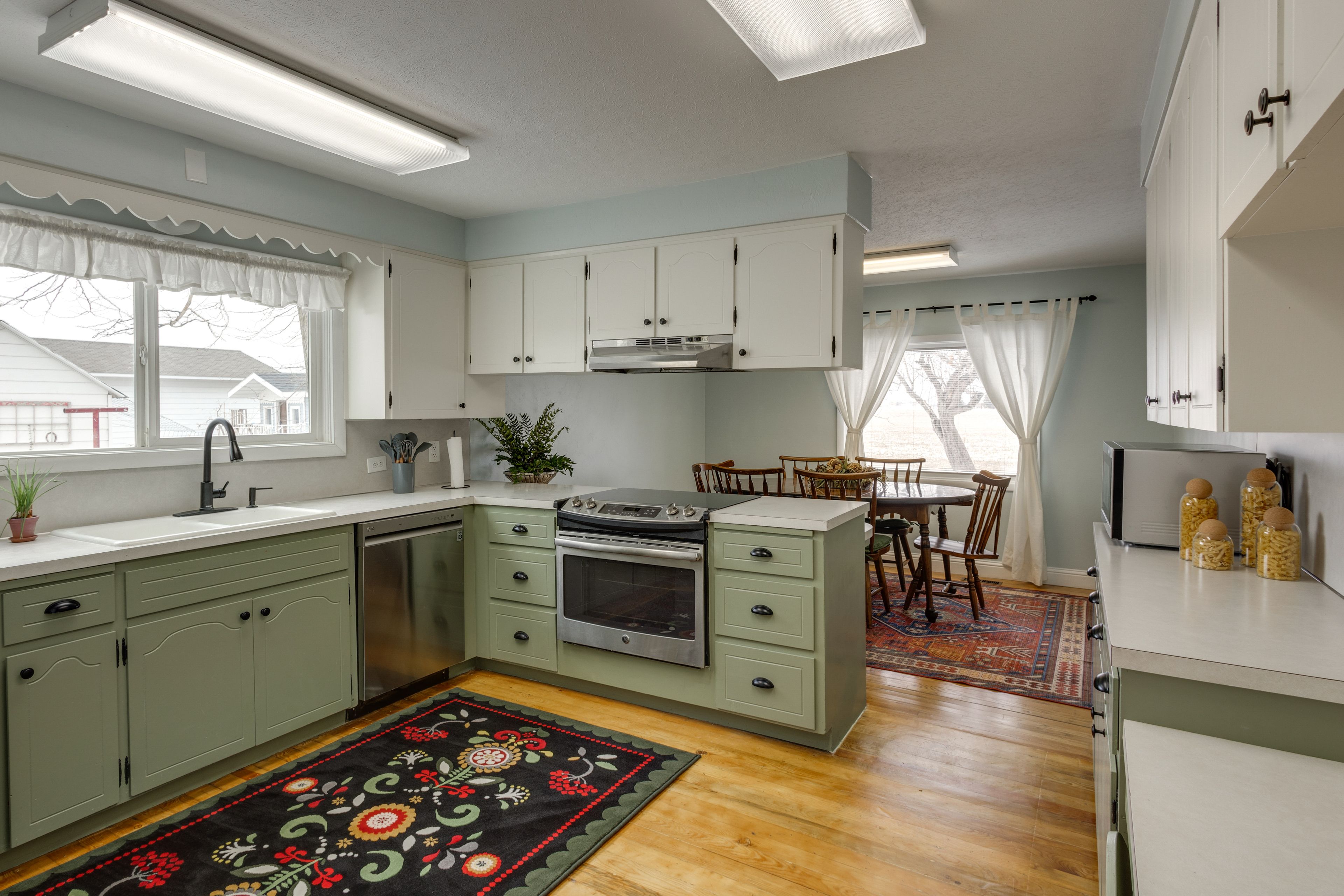 Kitchen | Main Floor | Toaster | Dishware & Flatware | Cooking Basics