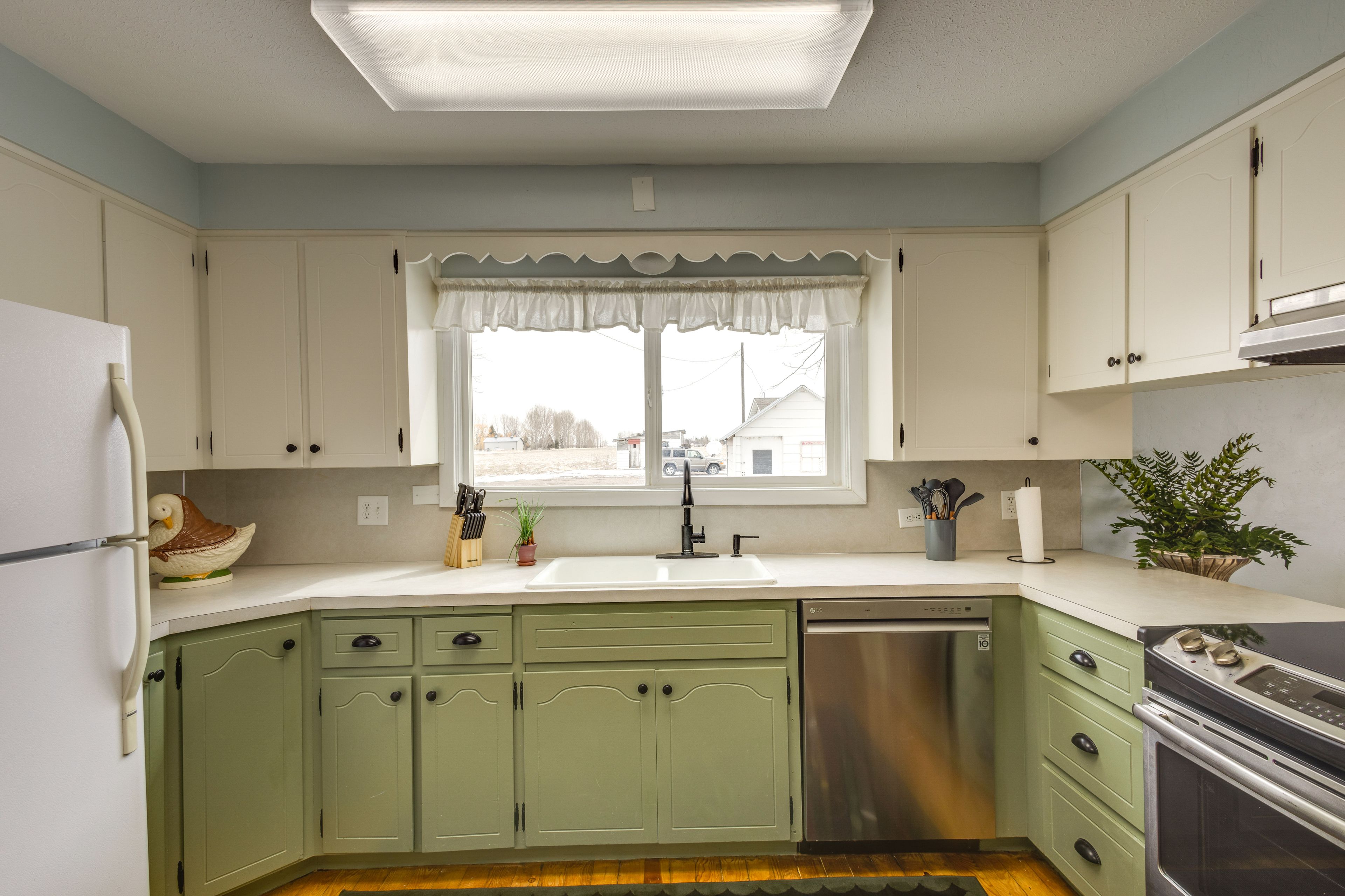 Kitchen | Central Heating | In-Unit Laundry