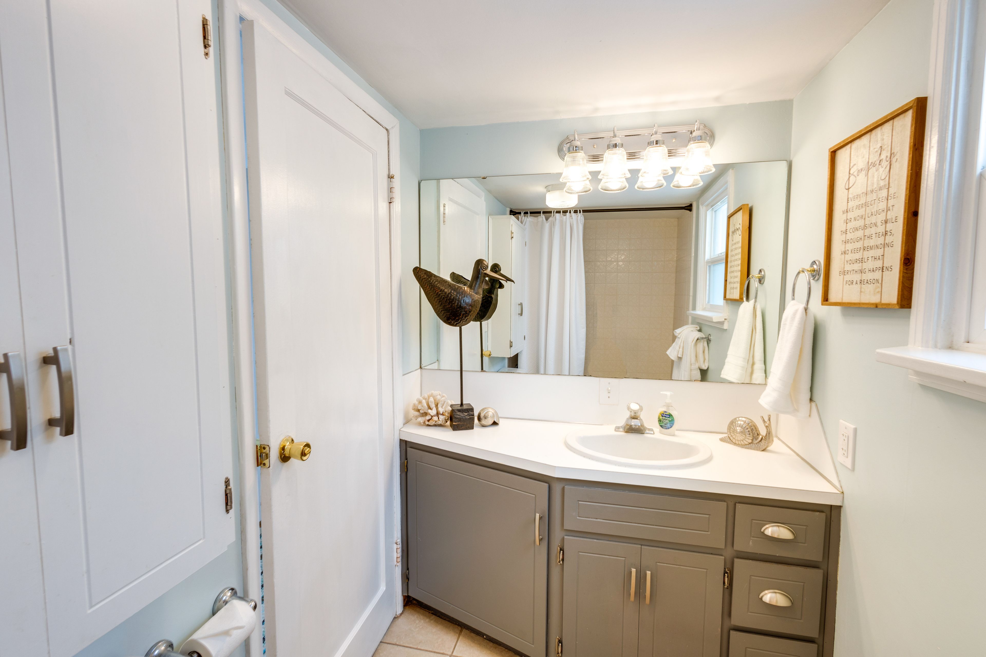 Full Bathroom | Basement | Towels Provided