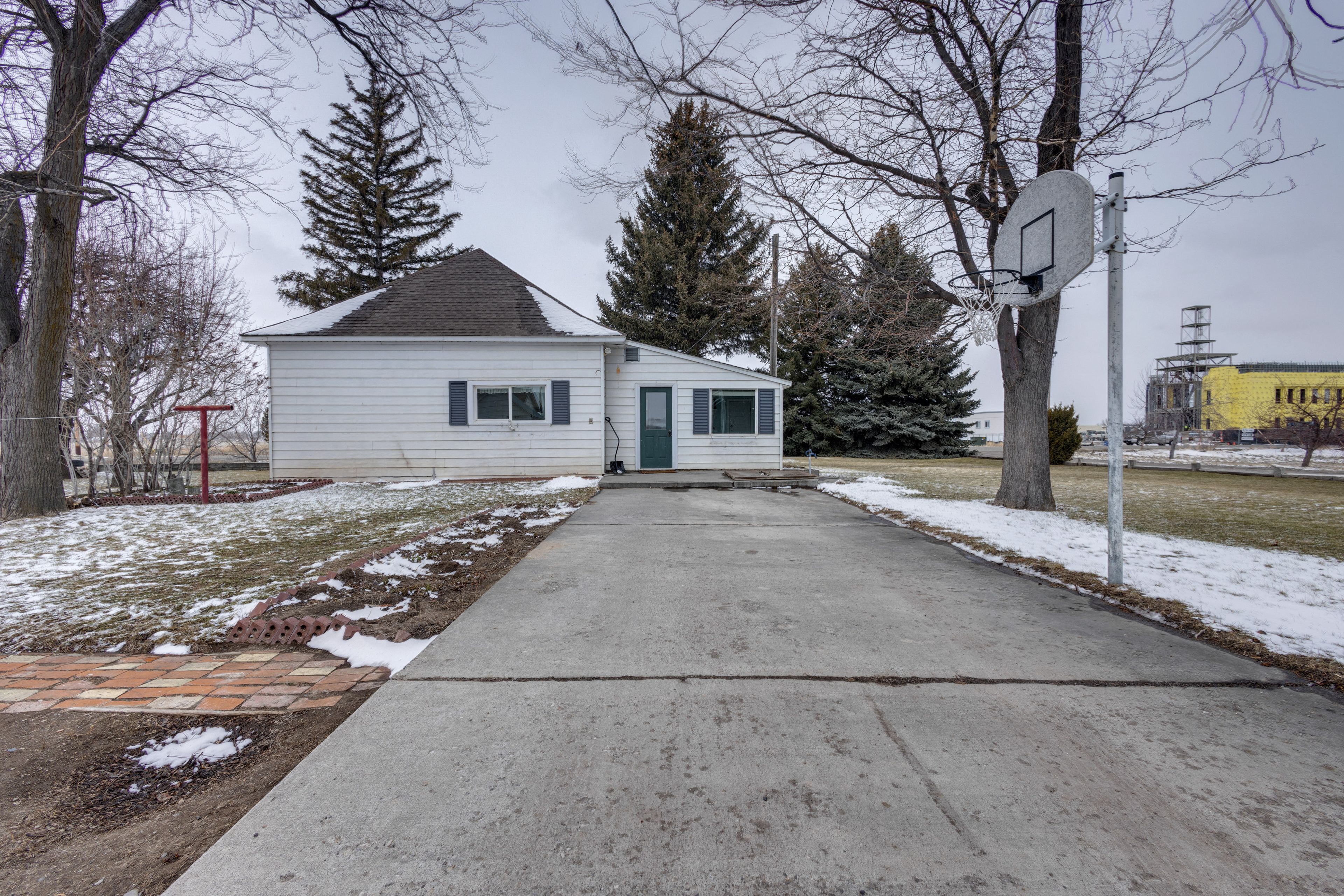 Parking | Driveway (10 Vehicles)