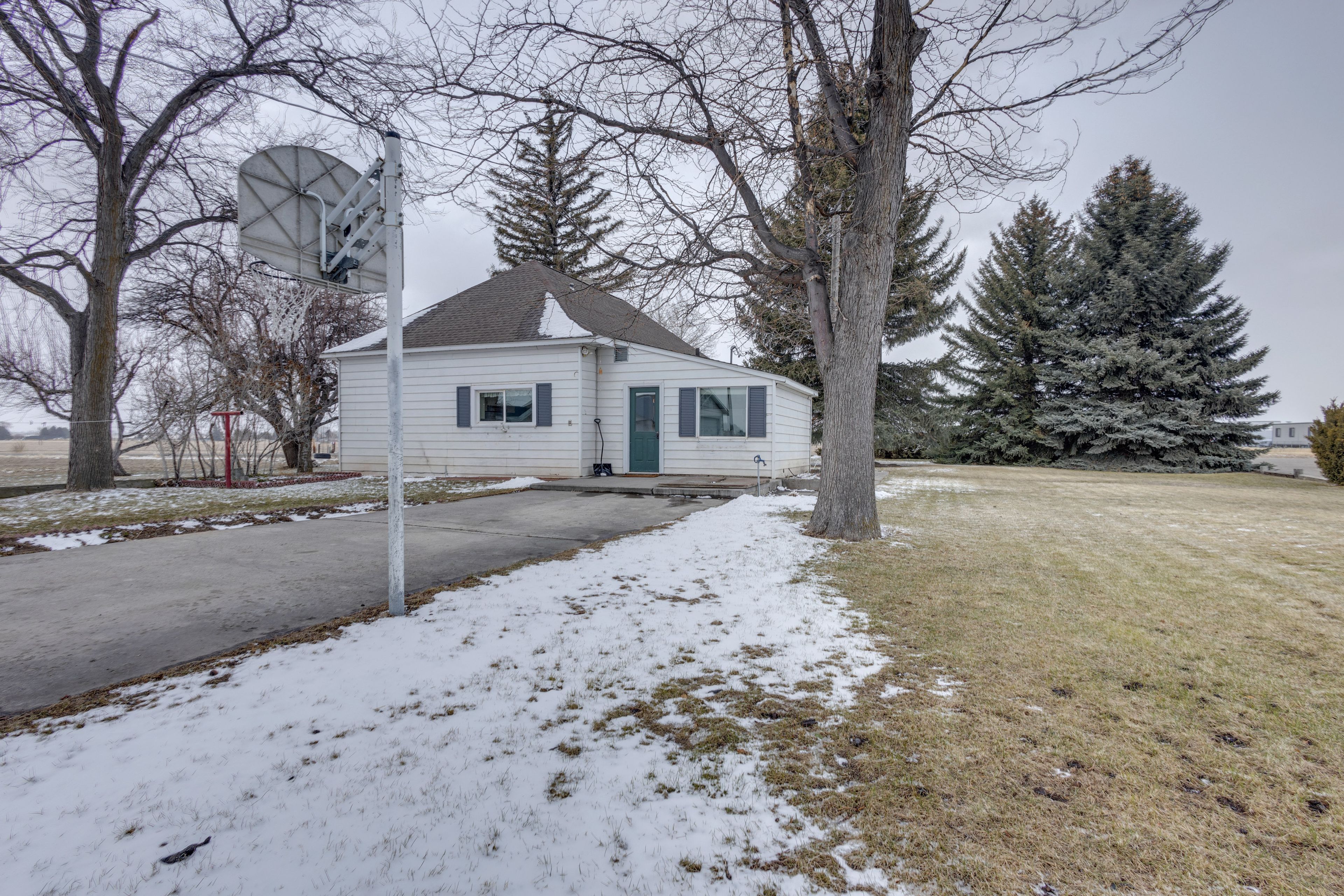1-Story House | Self Check-In | 1 Mi to River's Edge Golf Club