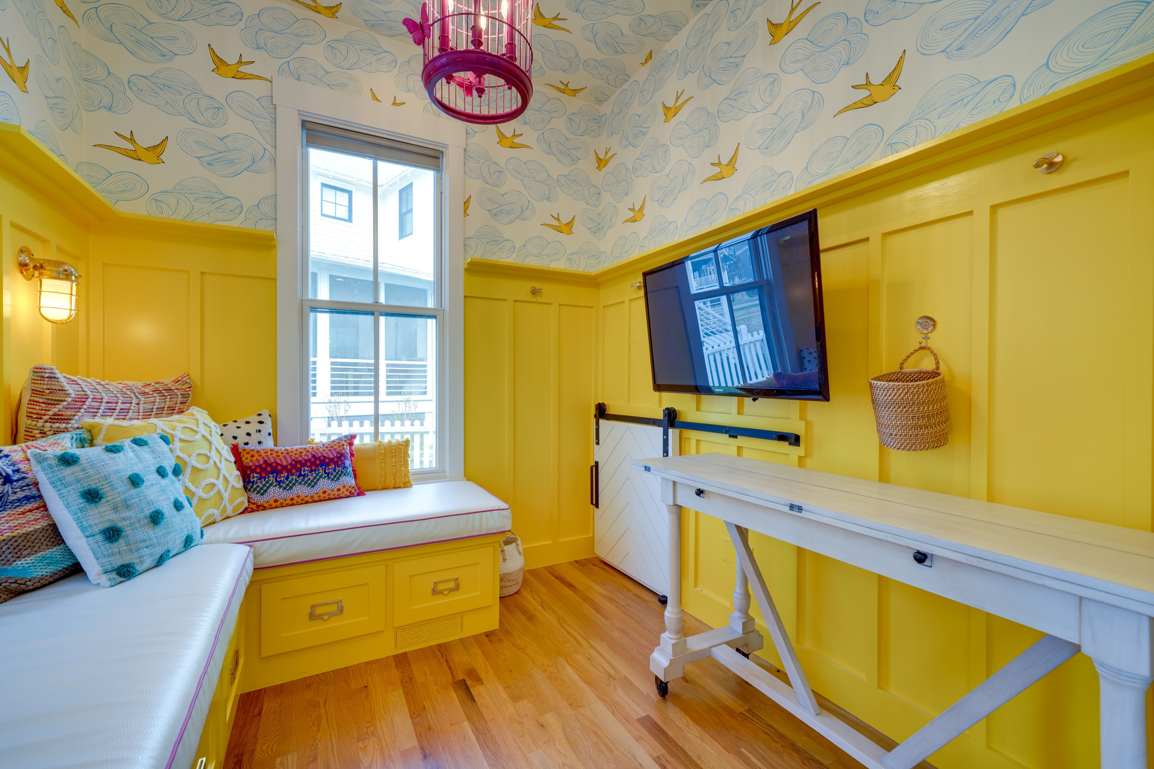 Cubby Room | Smart TV