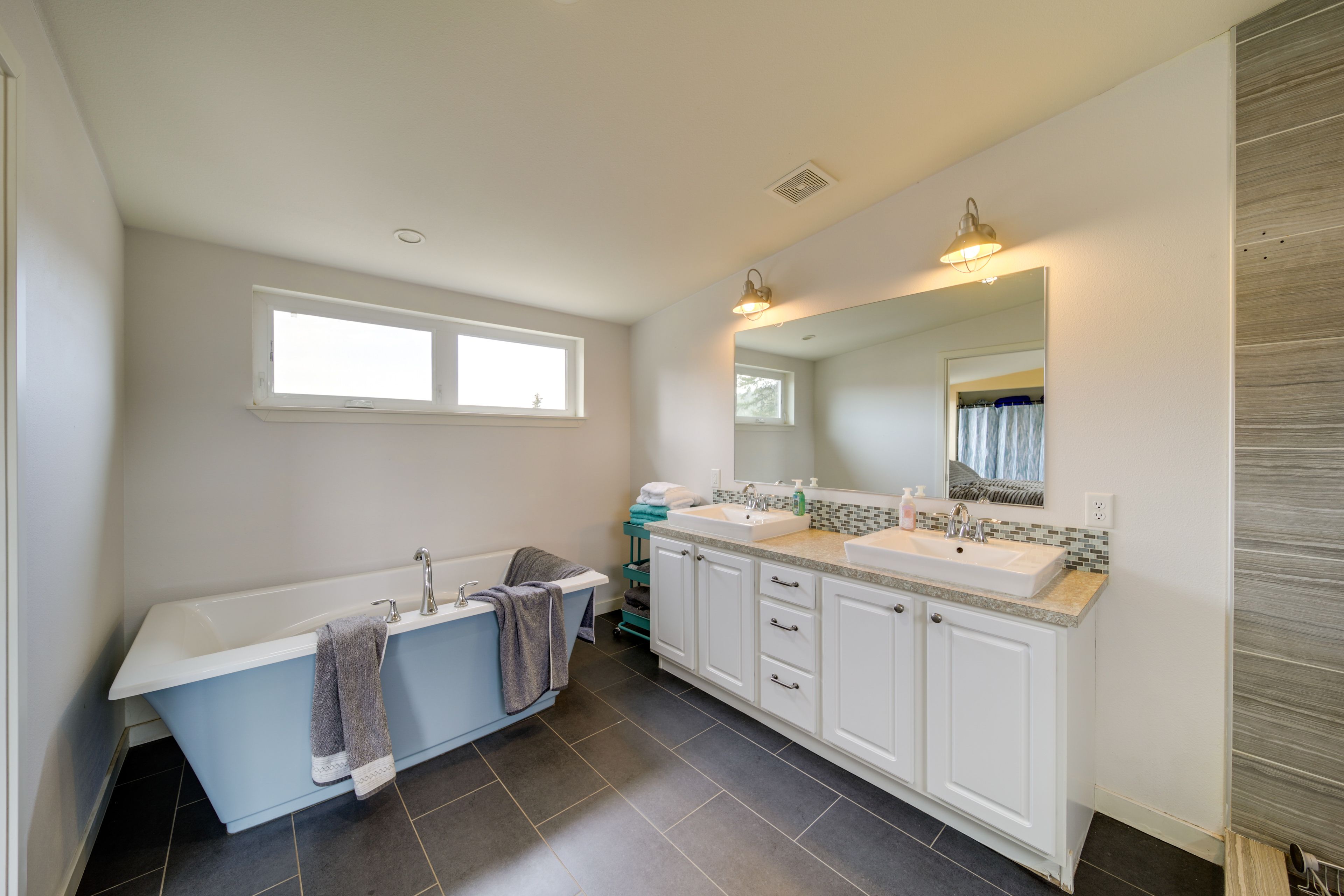 En-Suite Bathroom | Towels Provided | Complimentary Toiletries