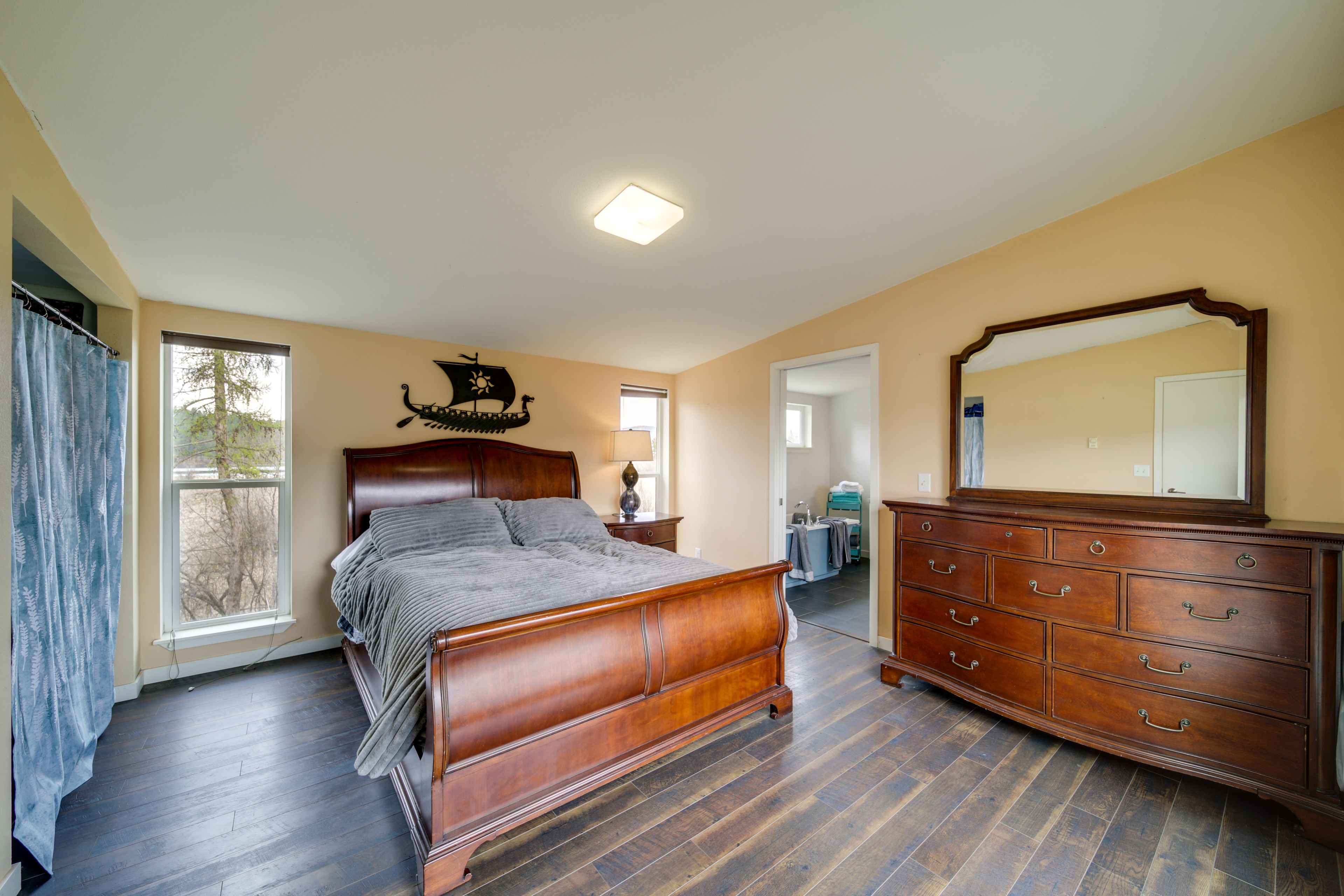 Bedroom Suite | Queen Bed | Linens Provided