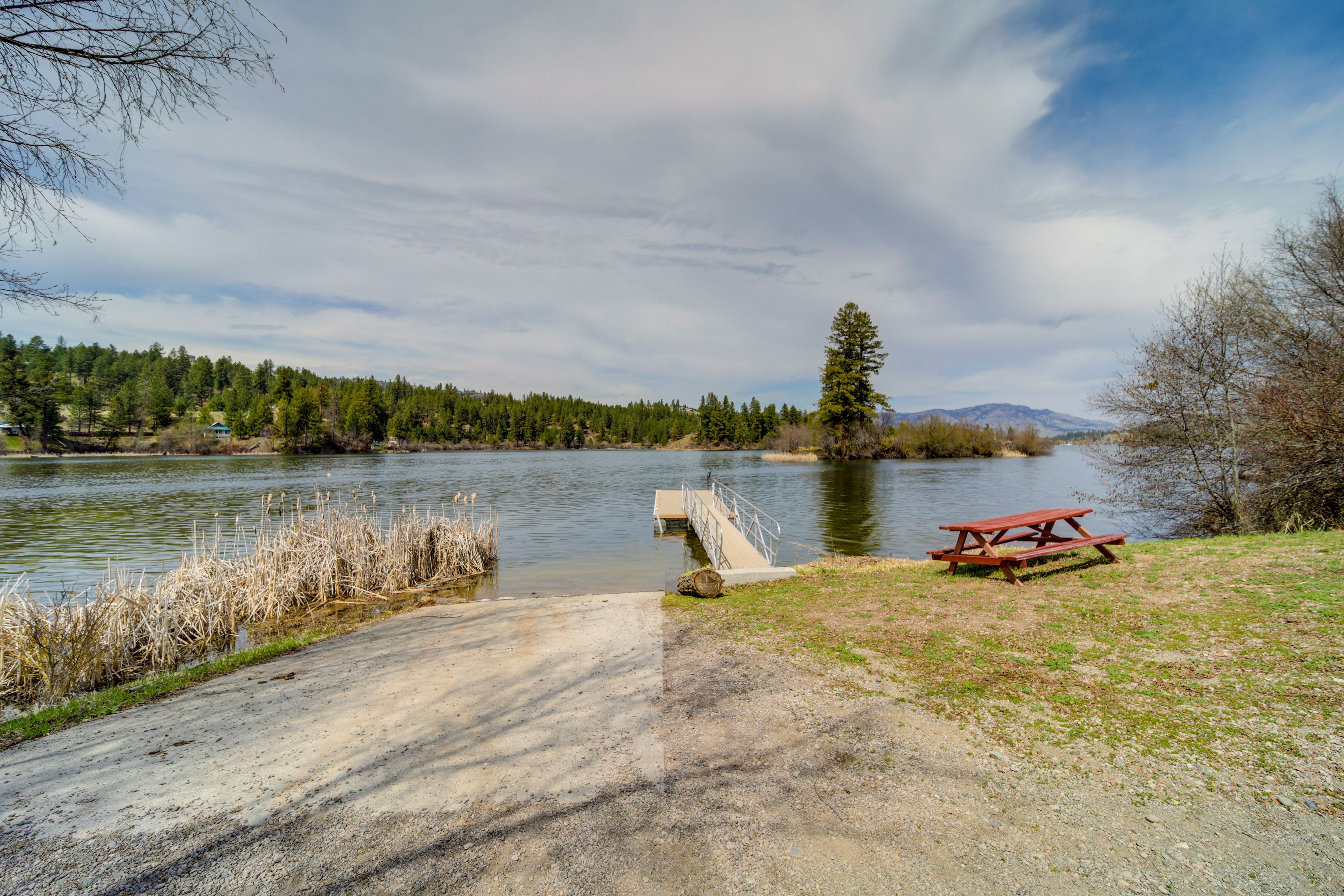 Access to 2 Boat Launches