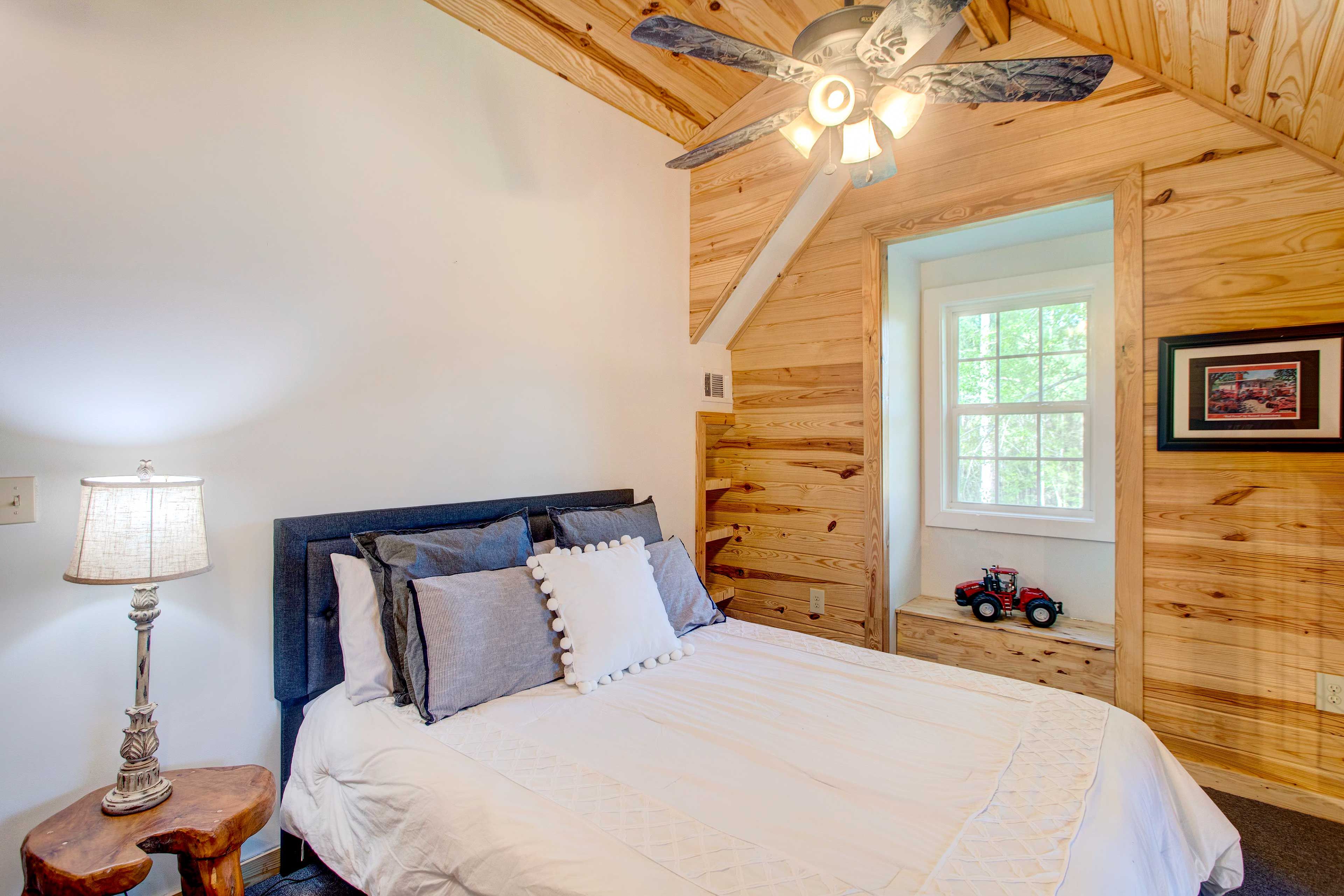 Loft | 2nd Floor | Queen Bed