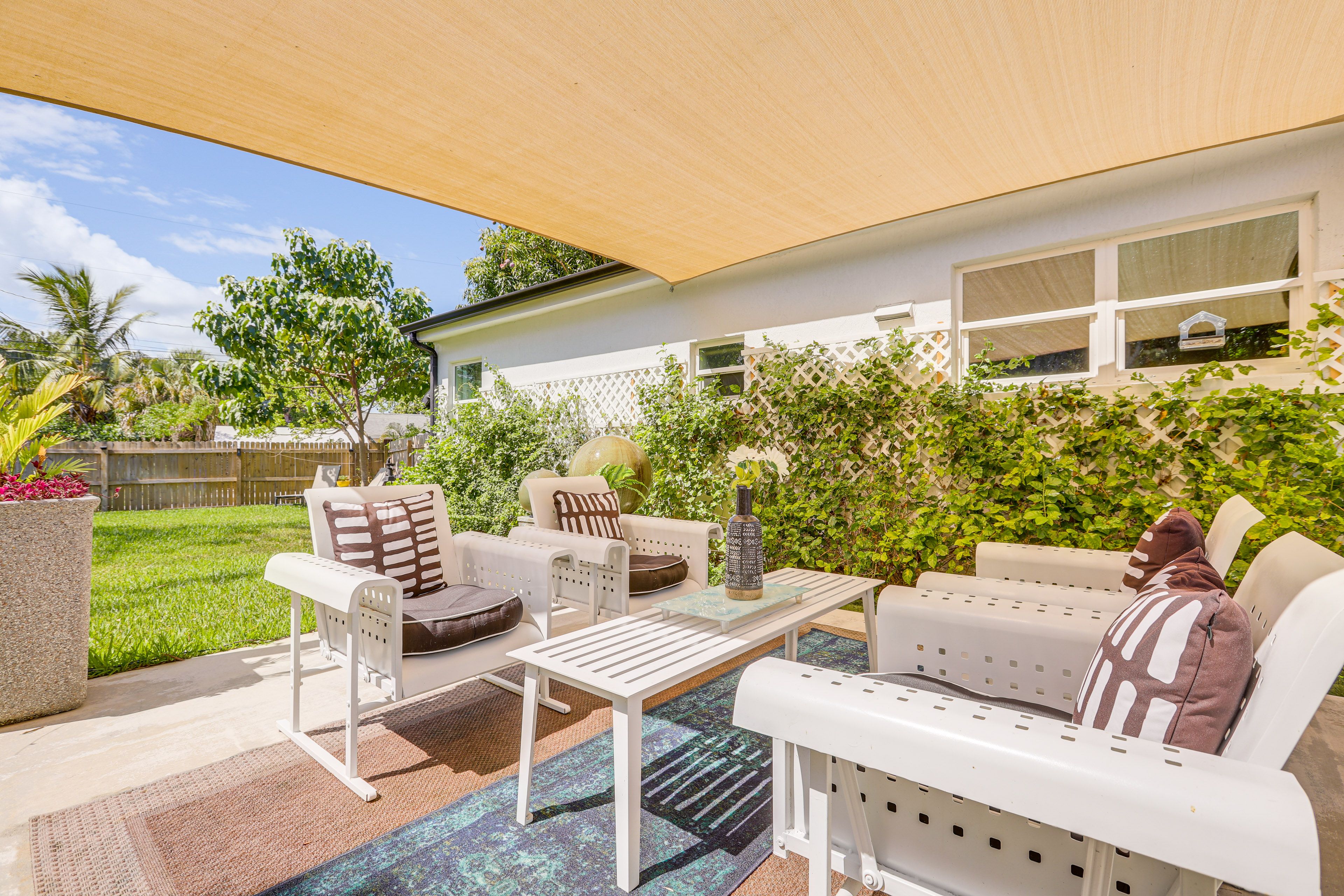 Covered Patio | Outdoor Dining