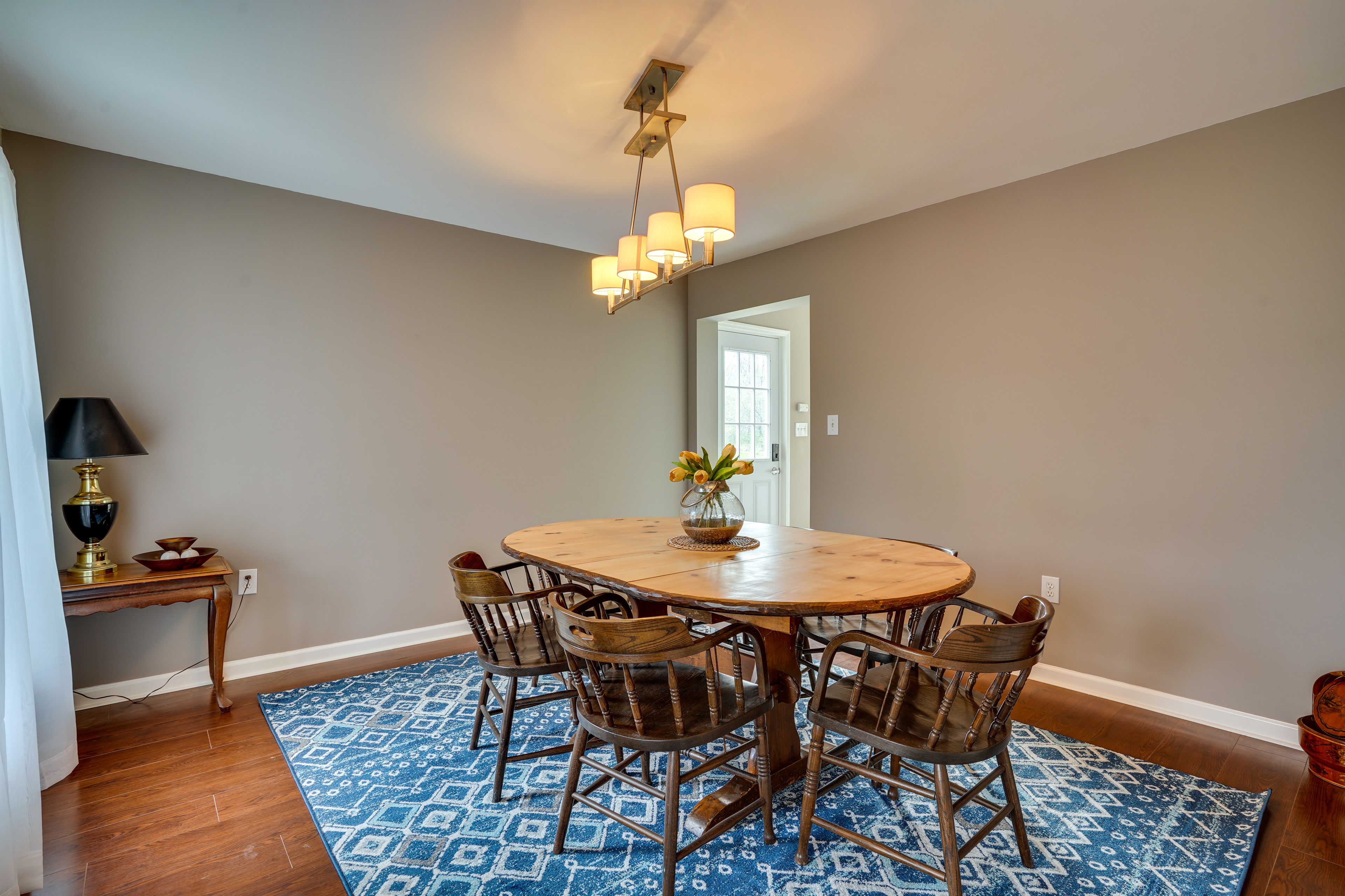 Dining Area | Dishware/Flatware Provided