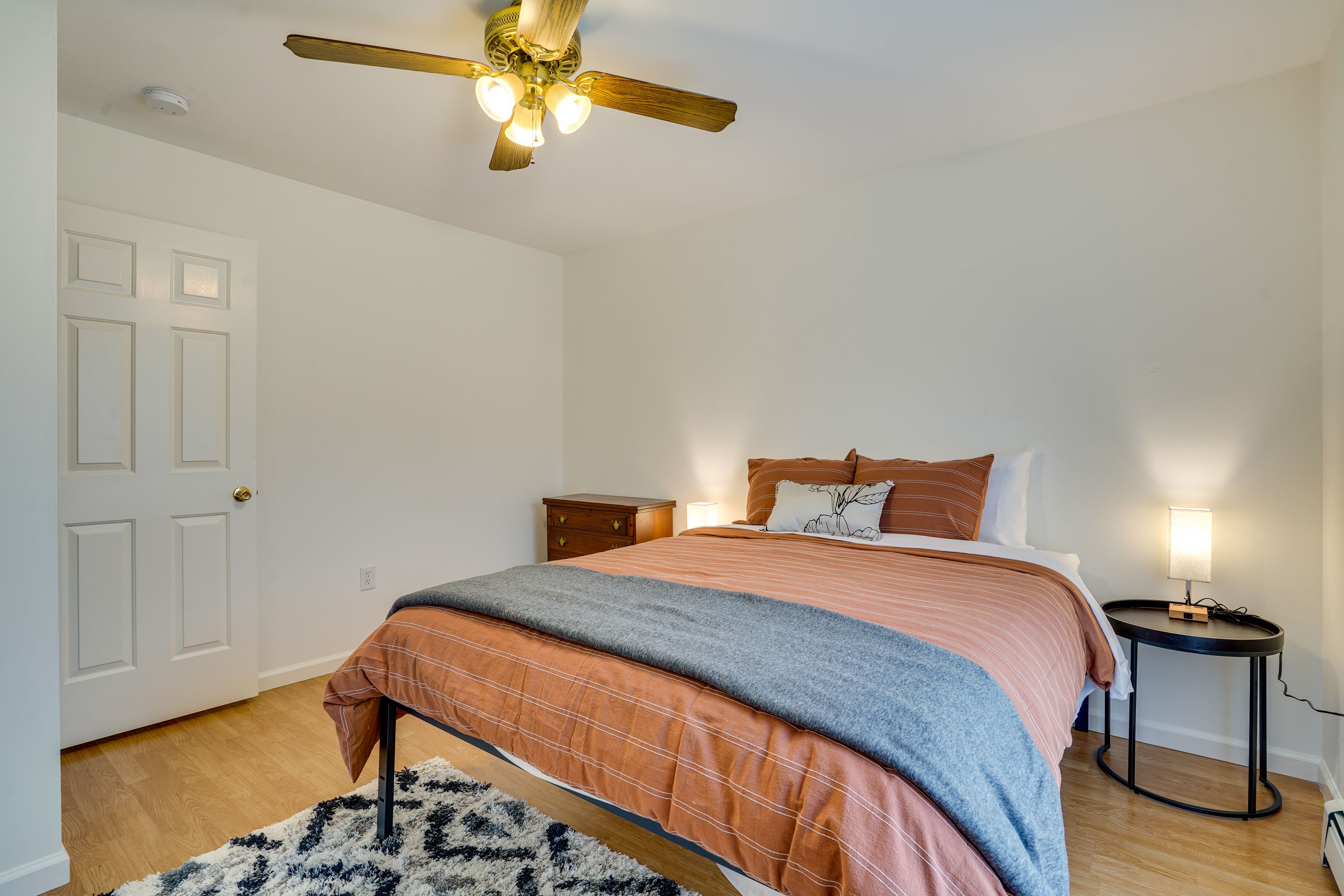 Bedroom 4 | Queen Bed