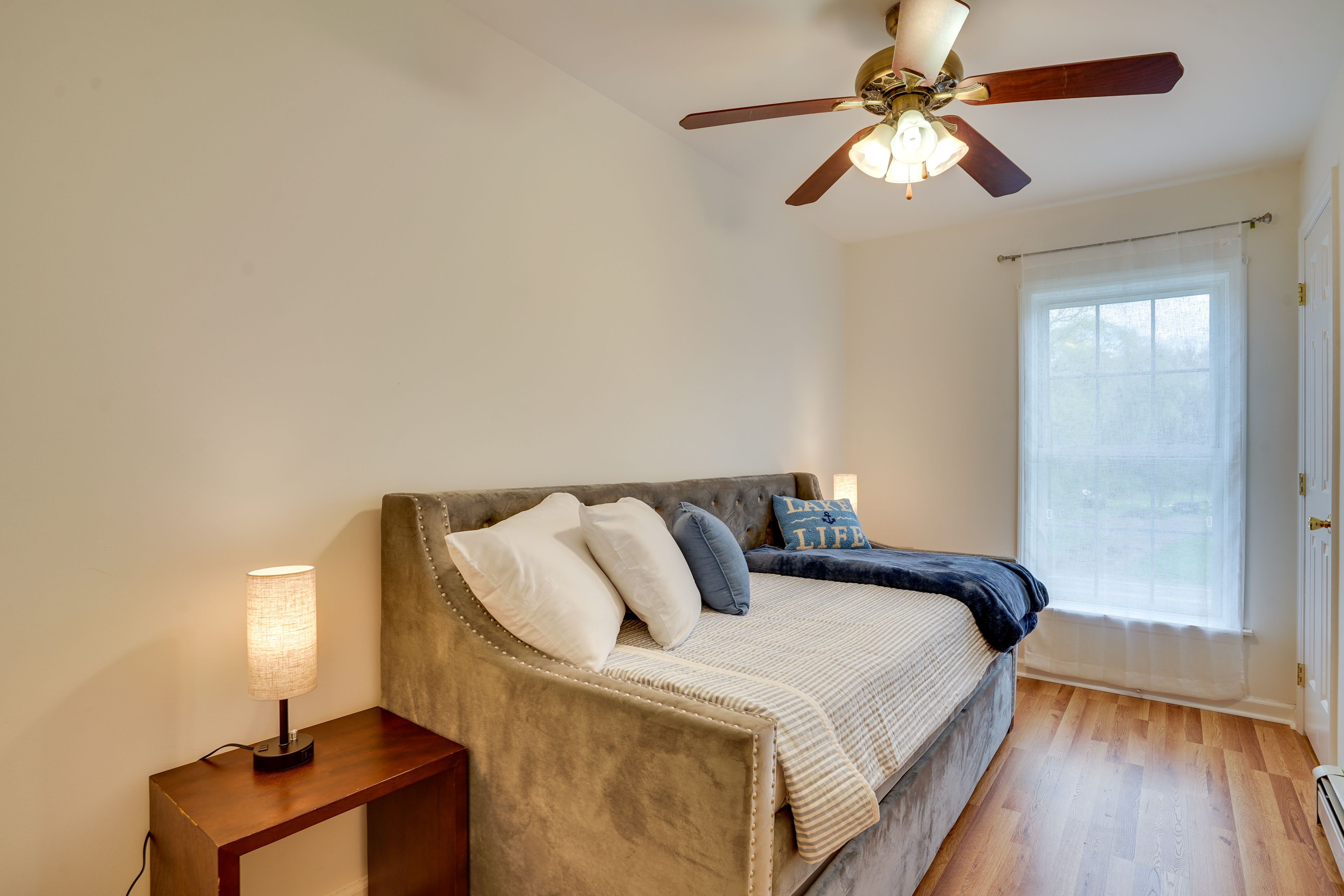 Bedroom 5 | Twin Daybed w/ Twin Trundle