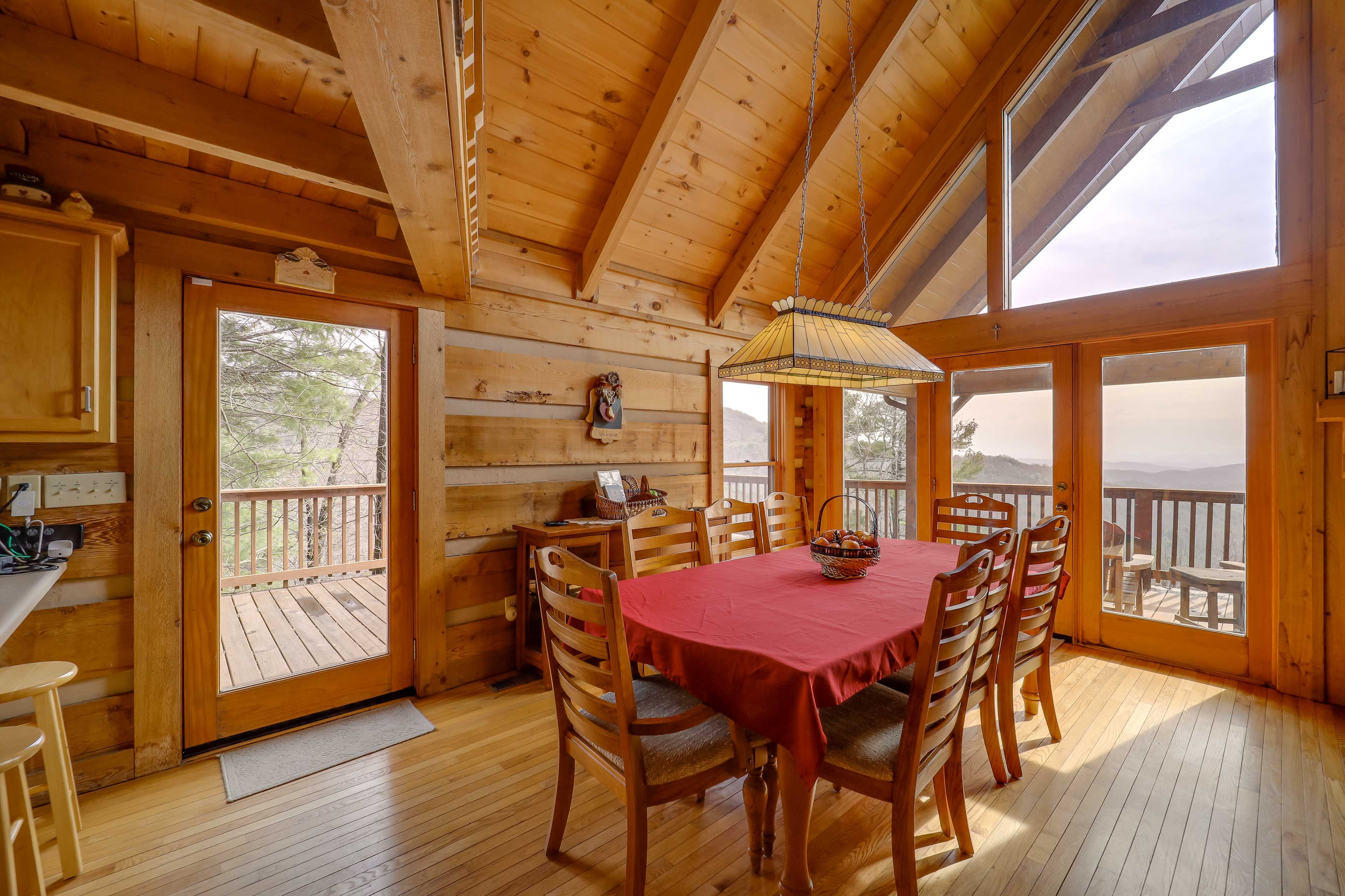Dining Area | Dishware & Flatware Provided