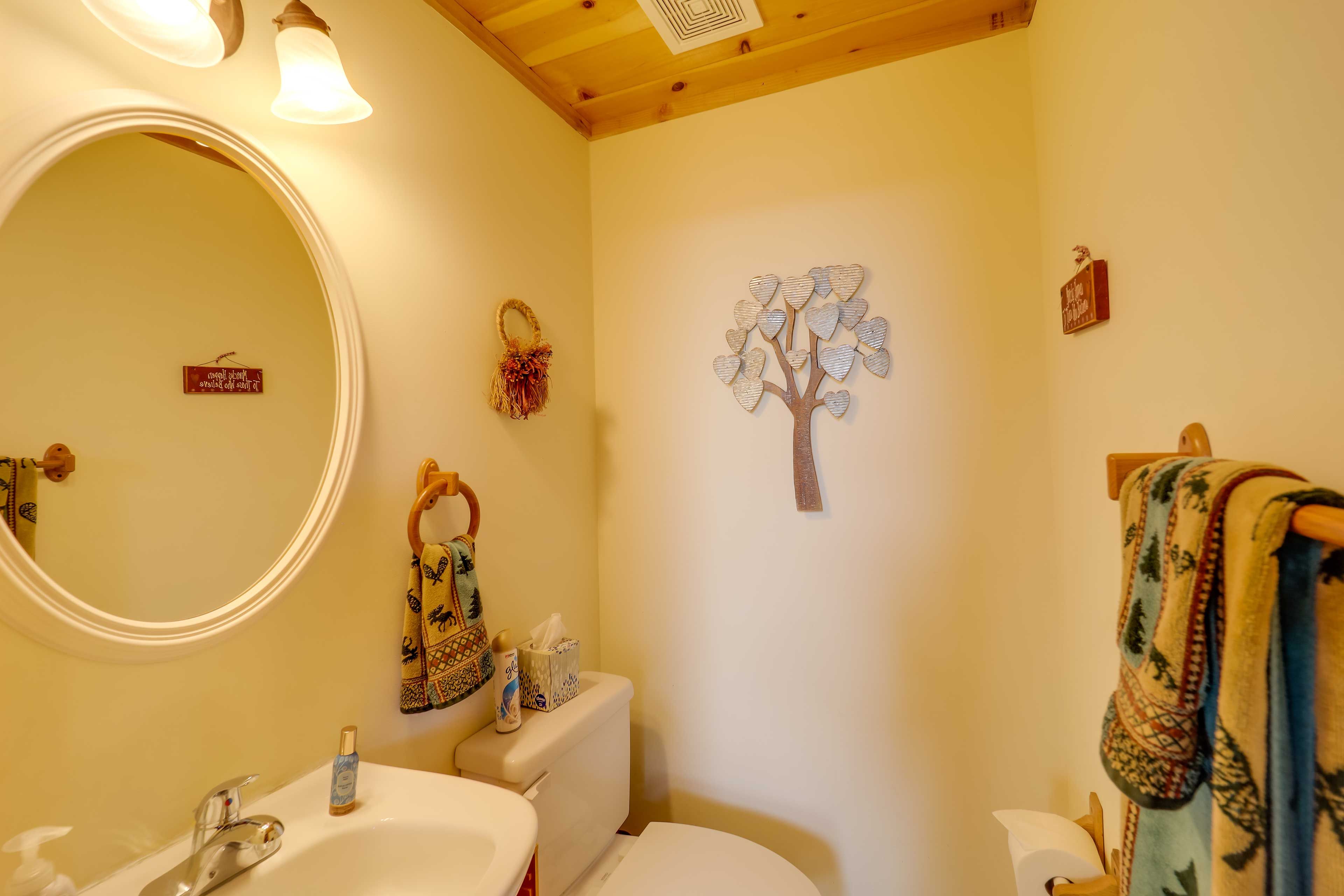Half Bathroom | Towels Provided