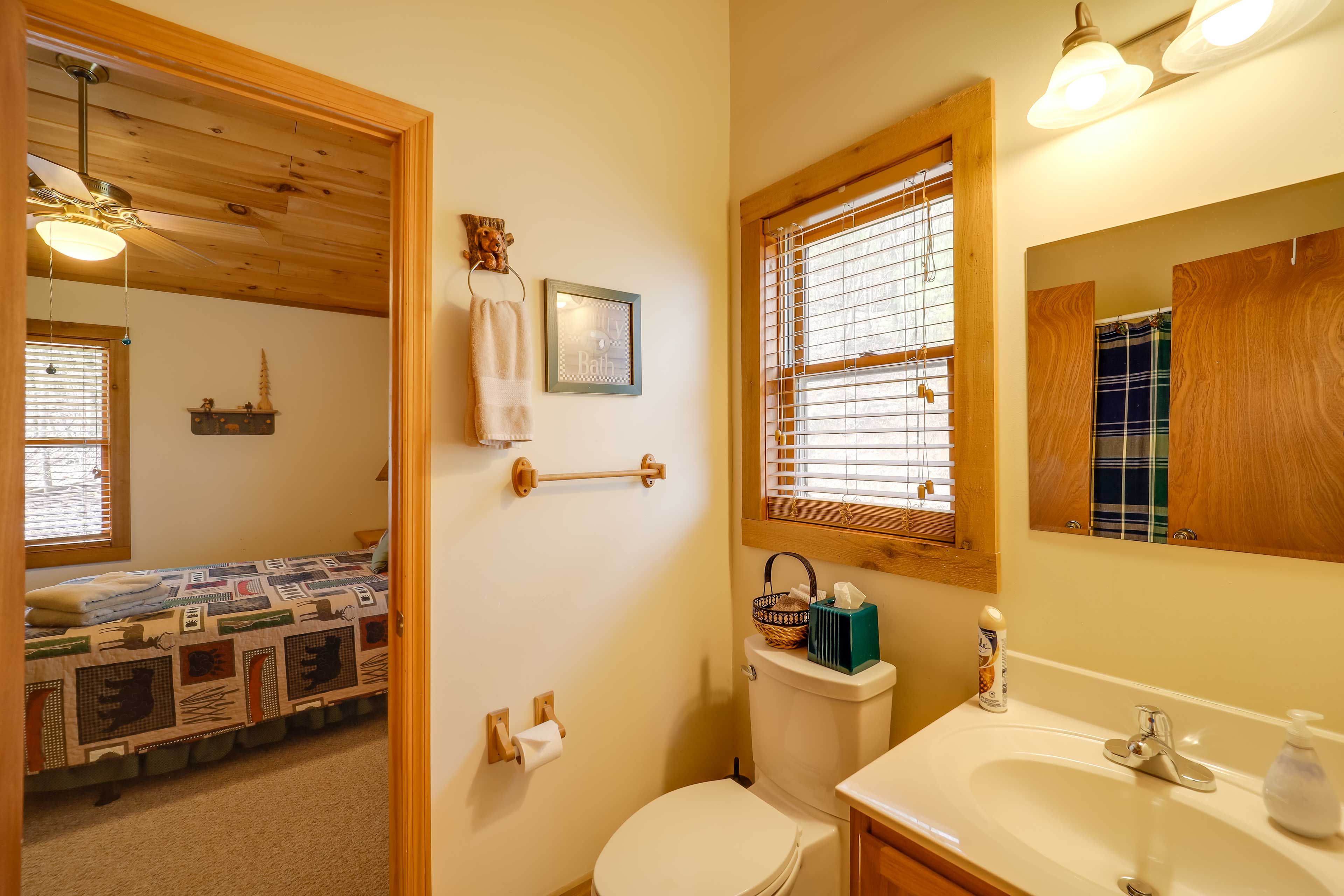 Shared En-Suite Bathroom | Towels Provided