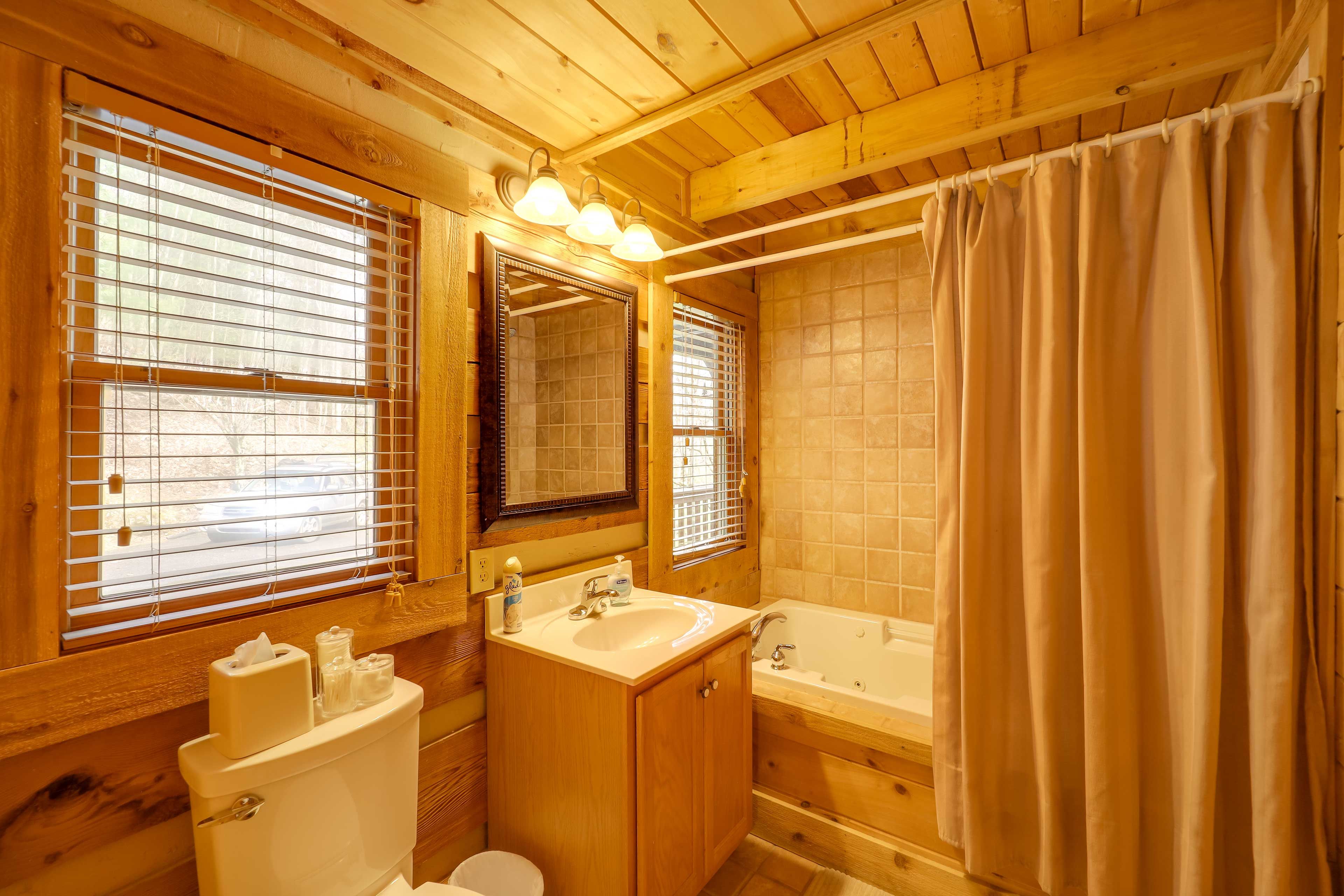 En-Suite Bathroom | Towels Provided