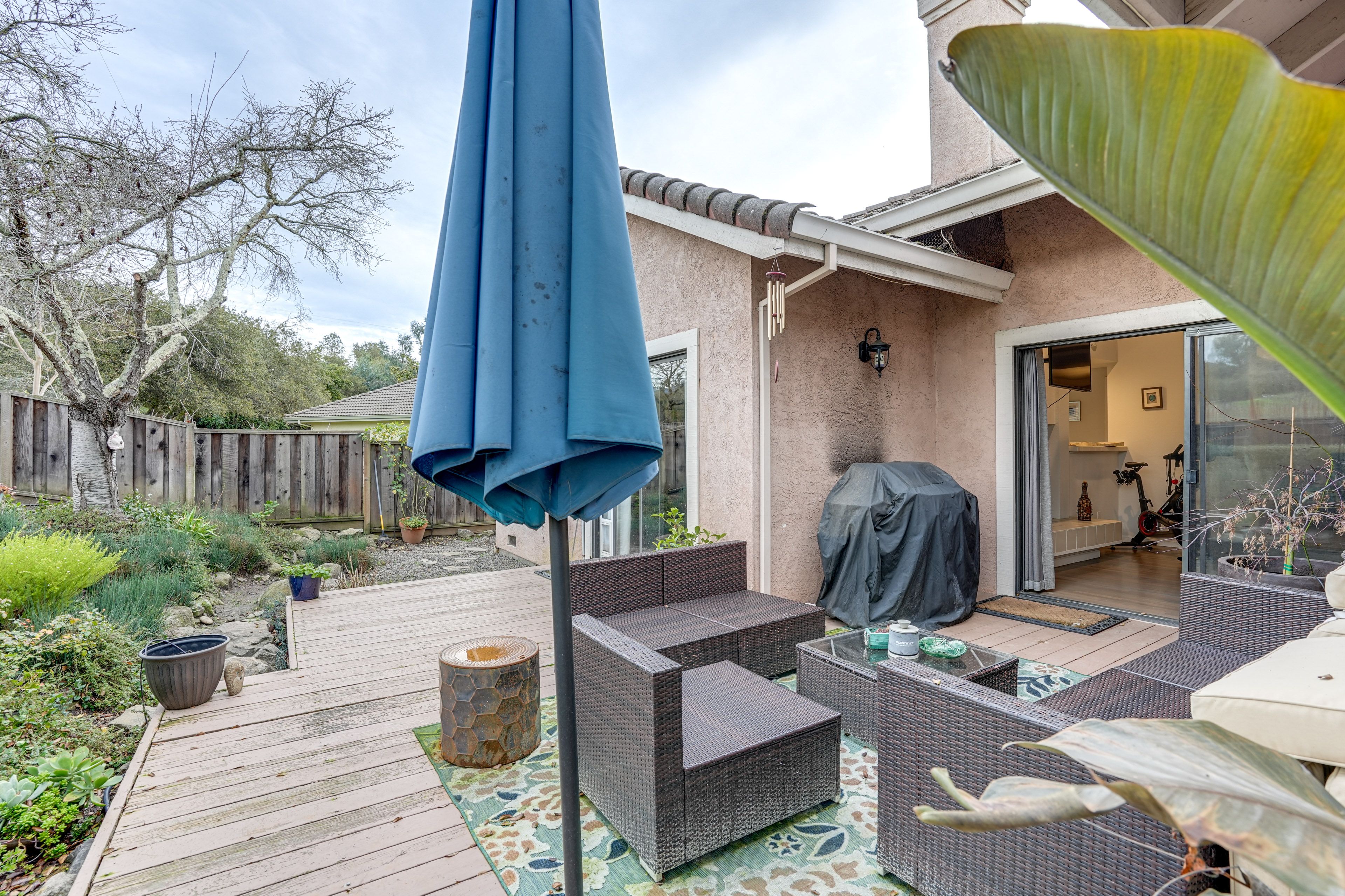 Patio | Weber BBQ (Propane Provided