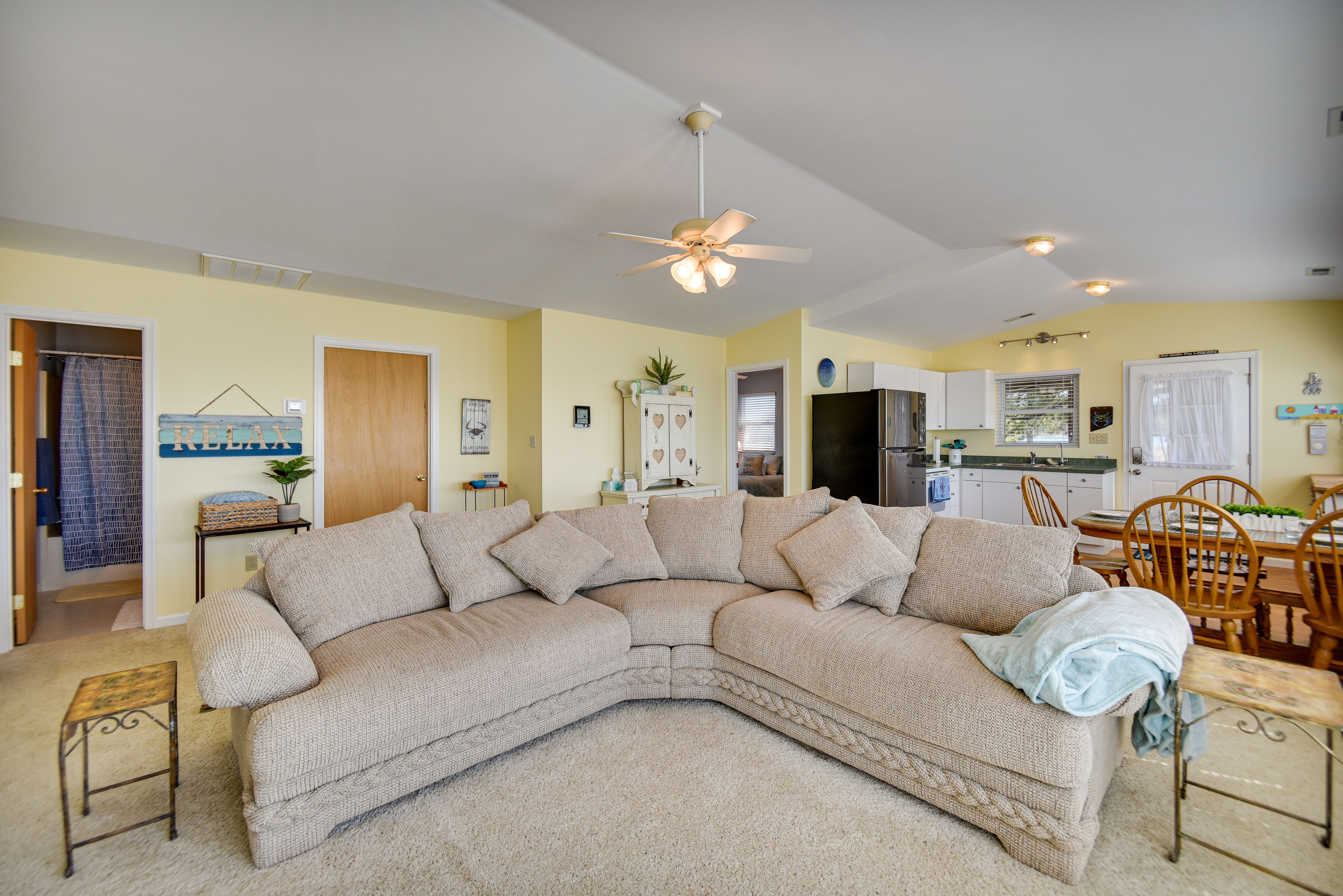 Living Room | Free WiFi | Smart TV | Central A/C