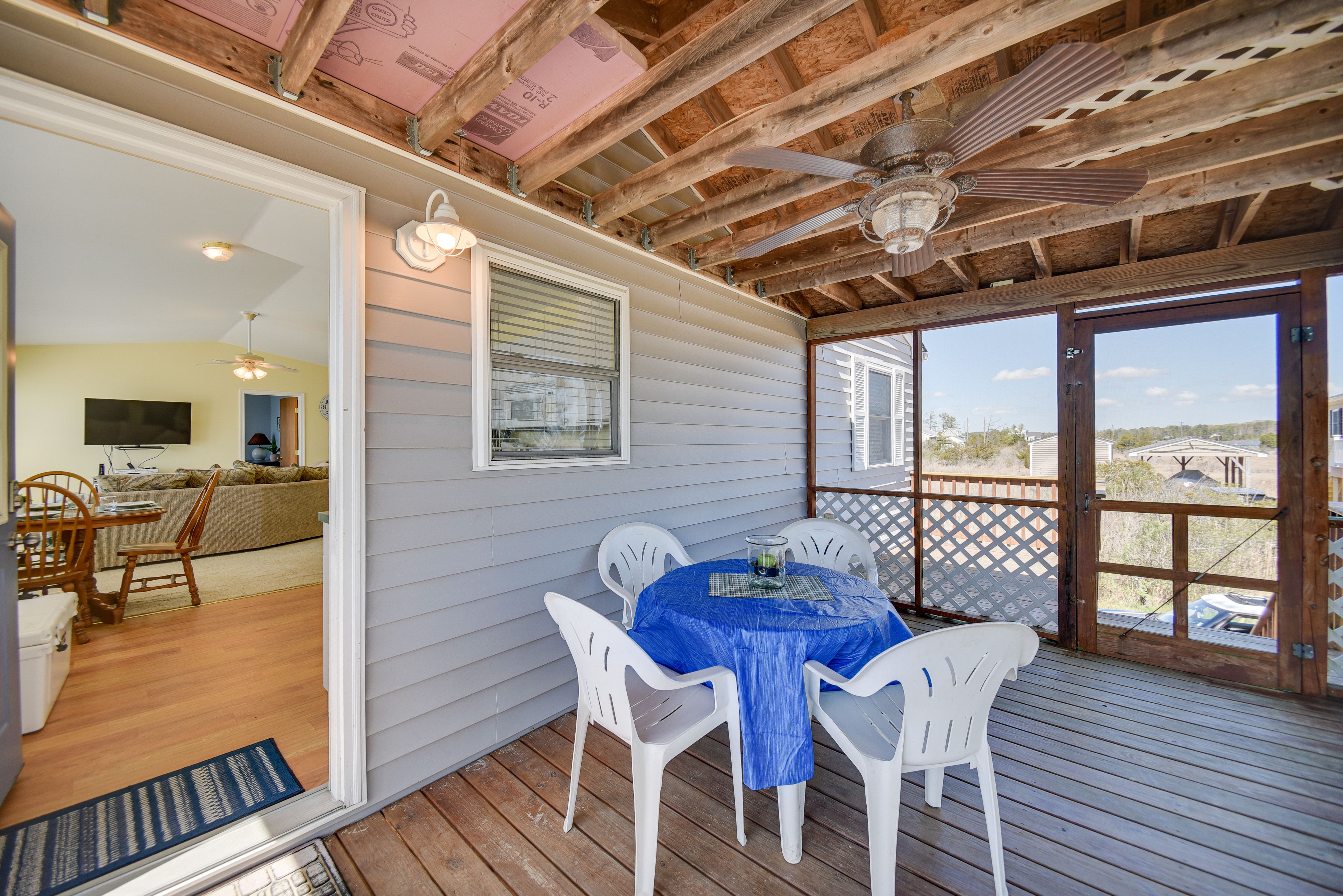 Screened-In Porch