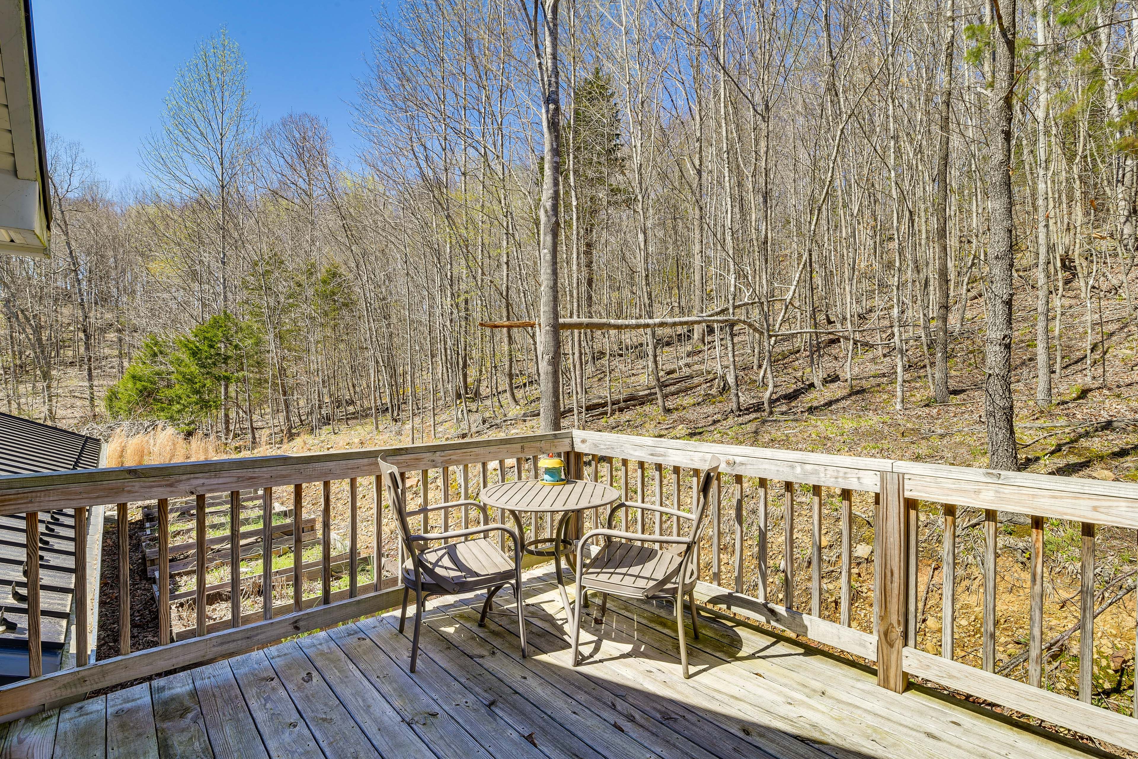 Exterior | Single-Story Unit | Central Heating & A/C | Free WiFi