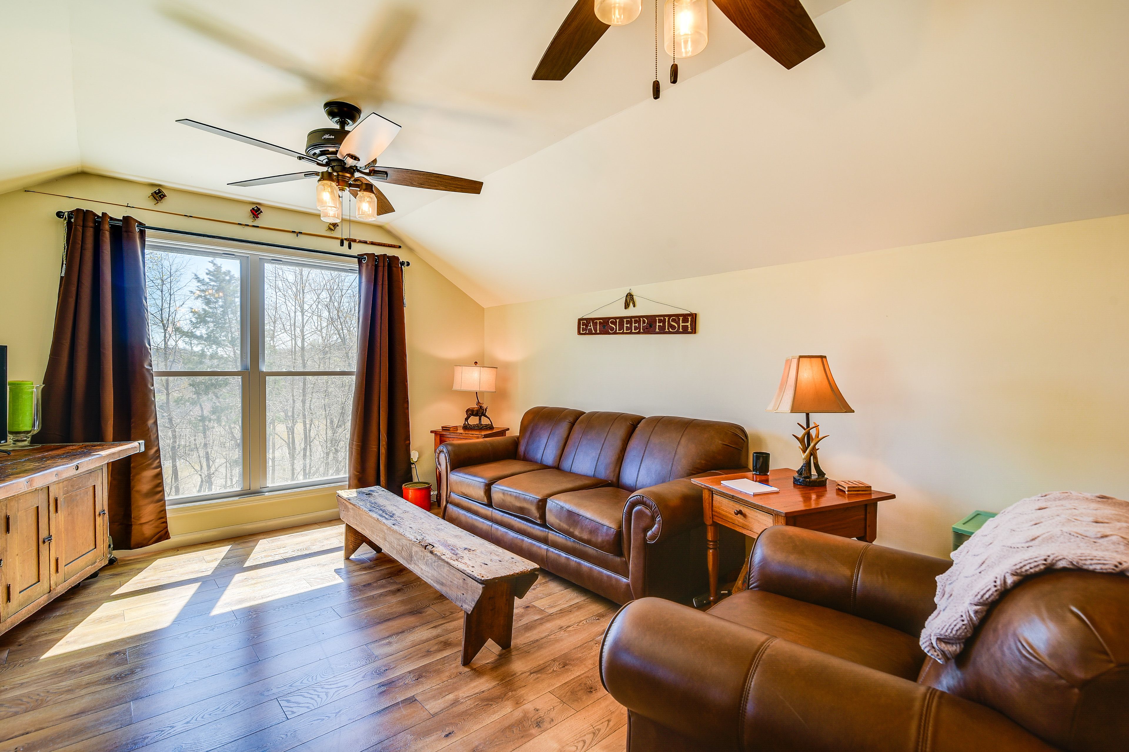 Studio | Sleeper Sofa | Smart TV | DVD Player | VCR