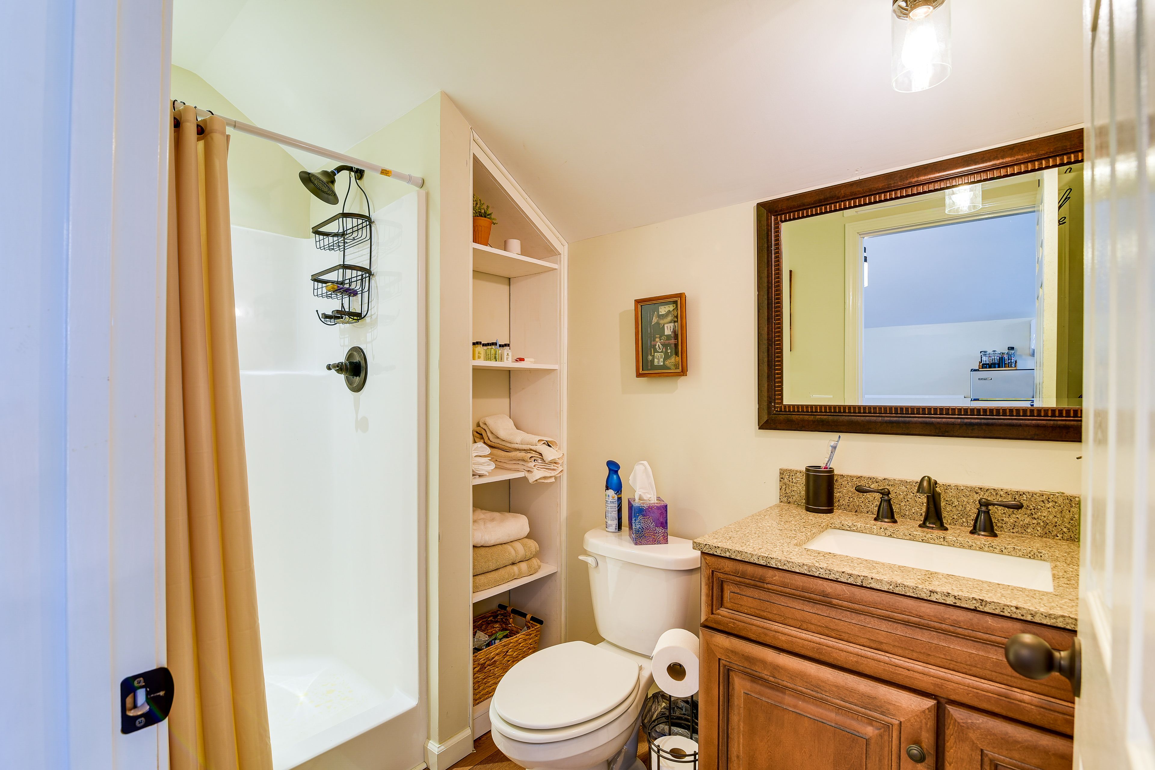 Full Bathroom | Towels Provided | Complimentary Toiletries | Hair Dryer