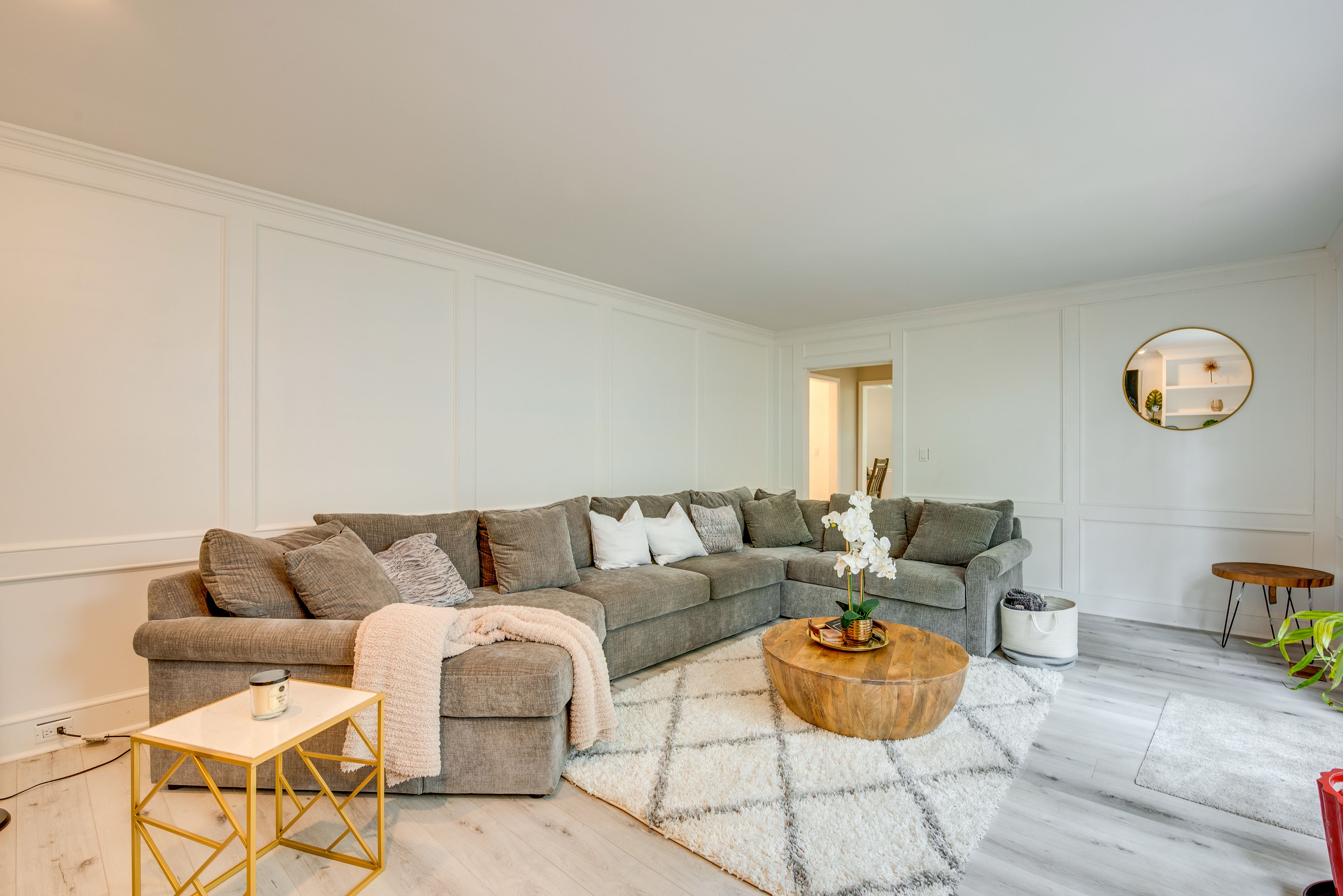 Living Room | 1st Floor | Smart TV | Free WiFi | Deck Access