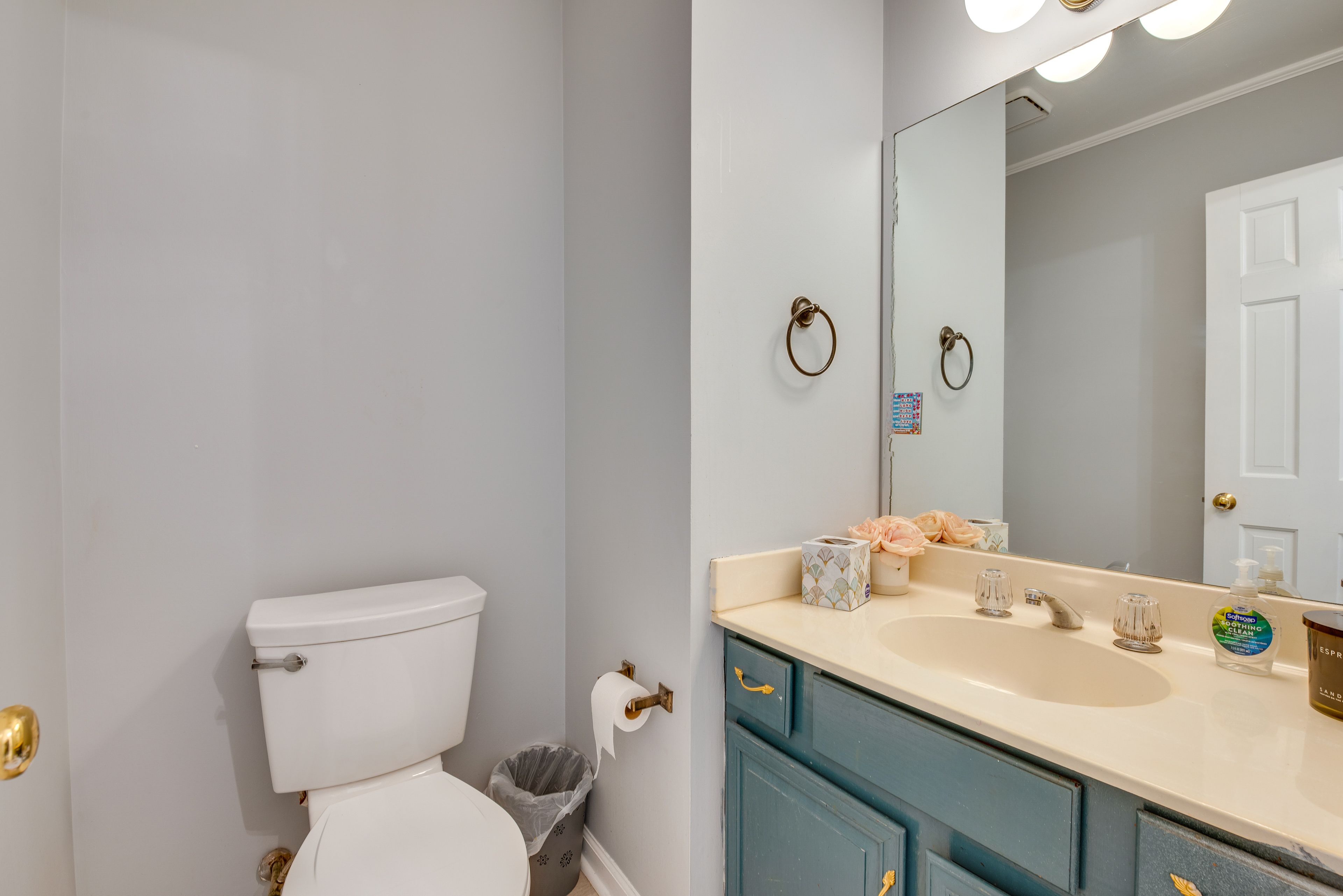 Half Bathroom | 1st Floor