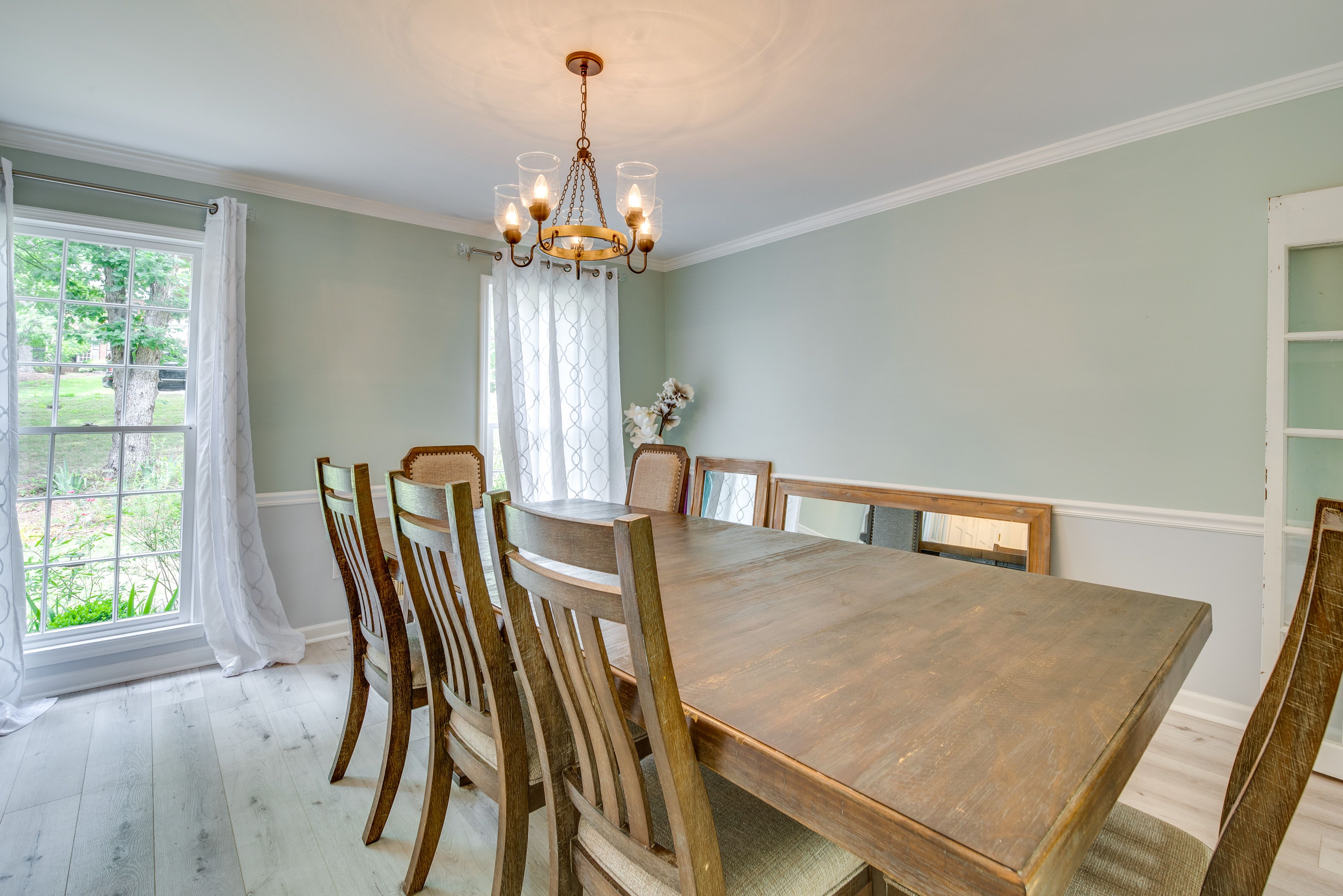 Dining Room | Dishware & Flatware Provided