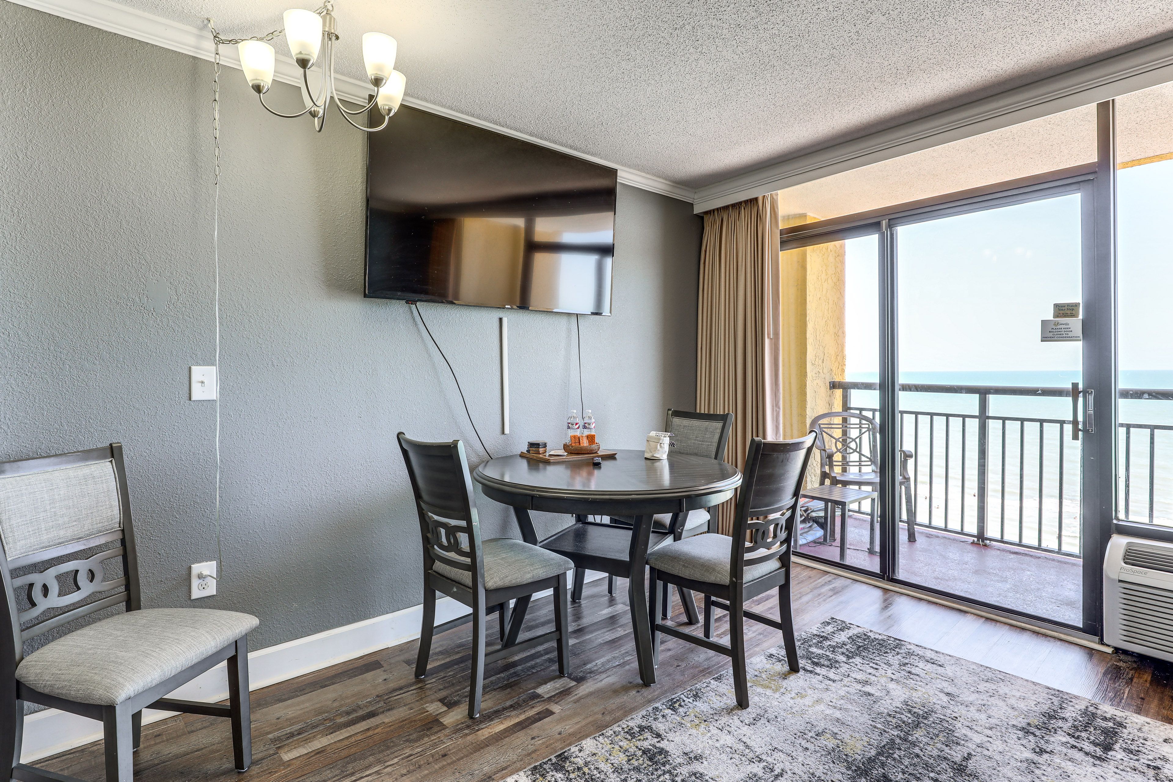 Dining Area | Dishware & Flatware Provided