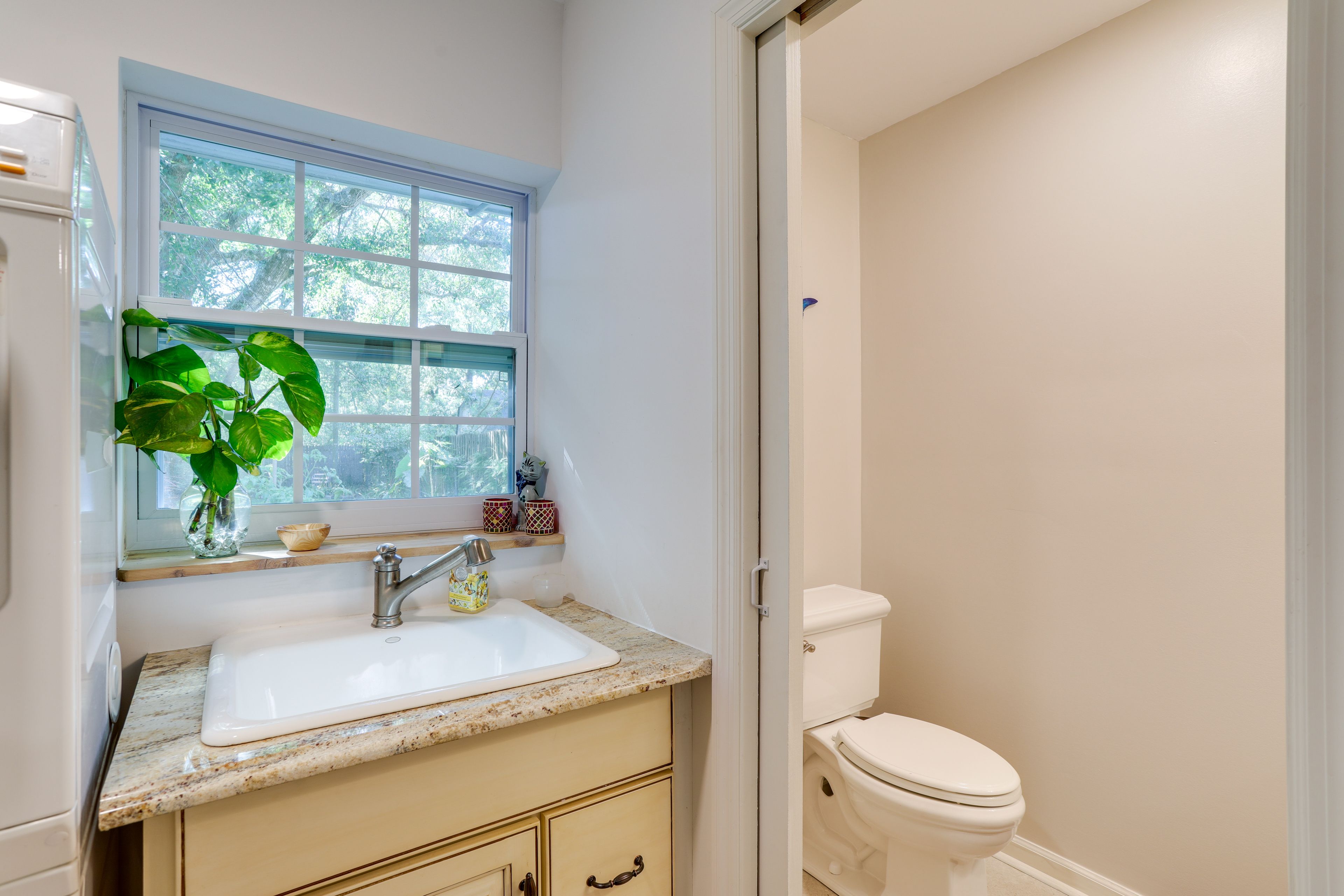 Half Bathroom | Main Level