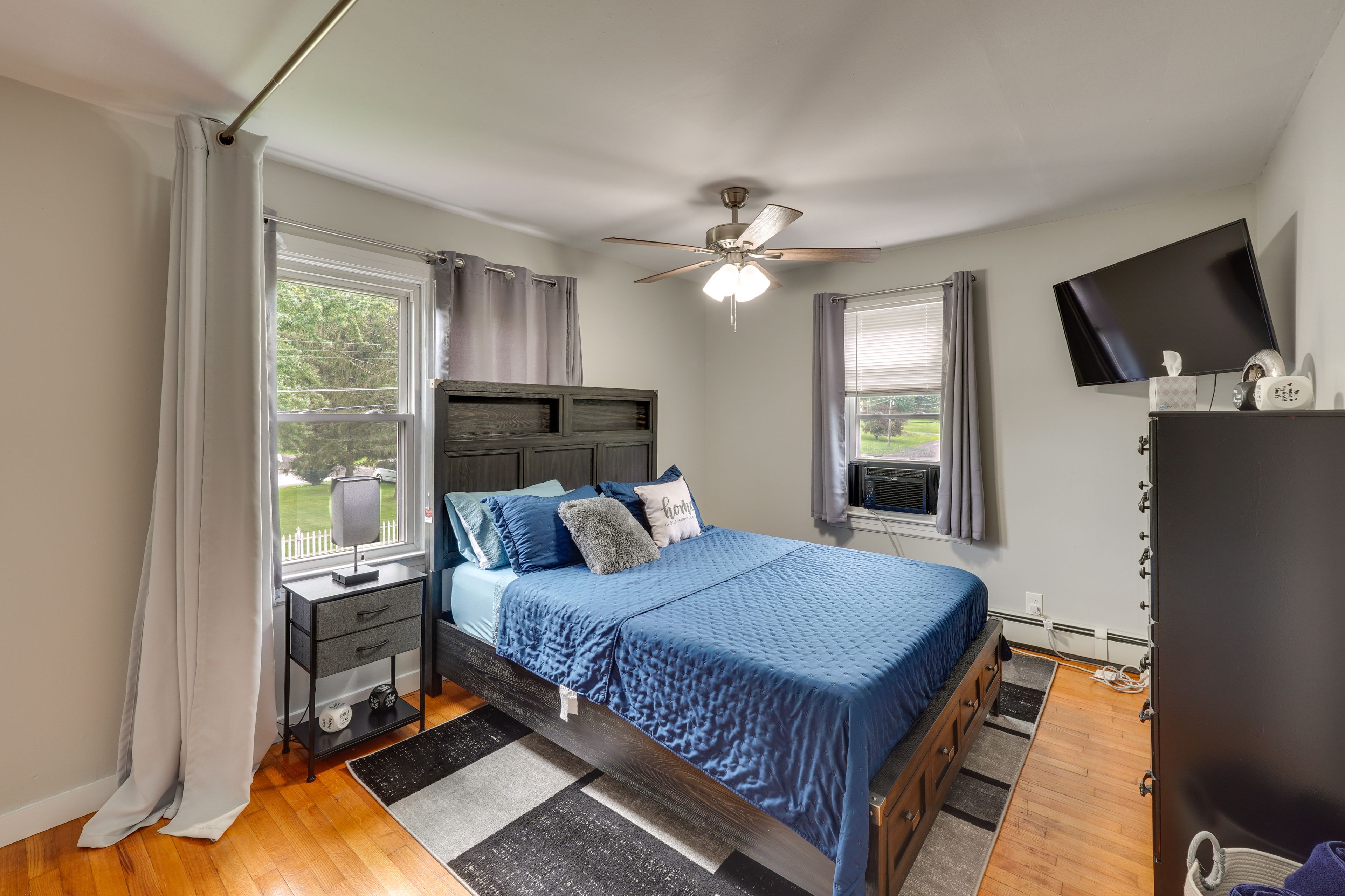 Bedroom 2 | Queen Bed