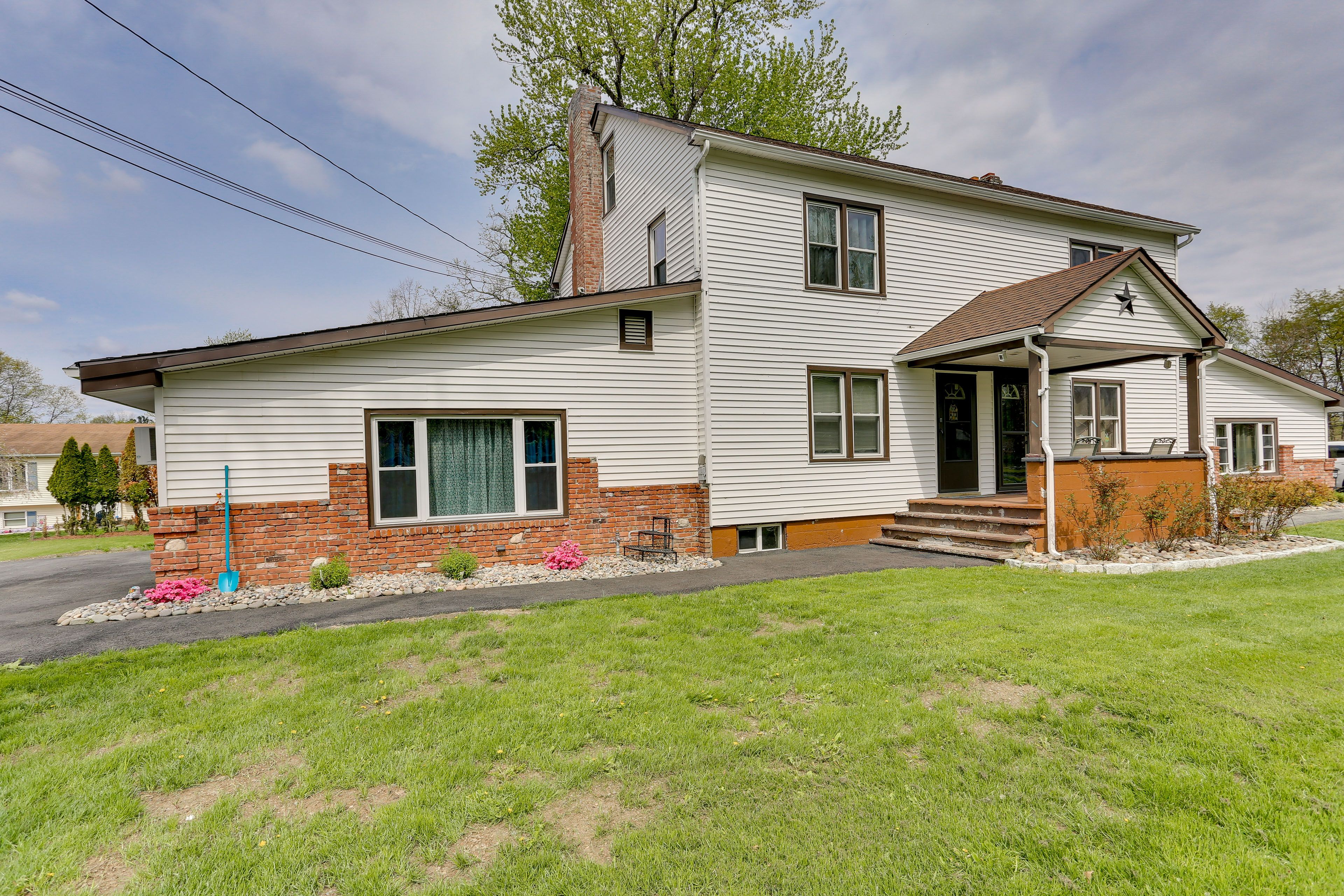 Duplex Exterior | 4 External Security Cameras (Facing Out)