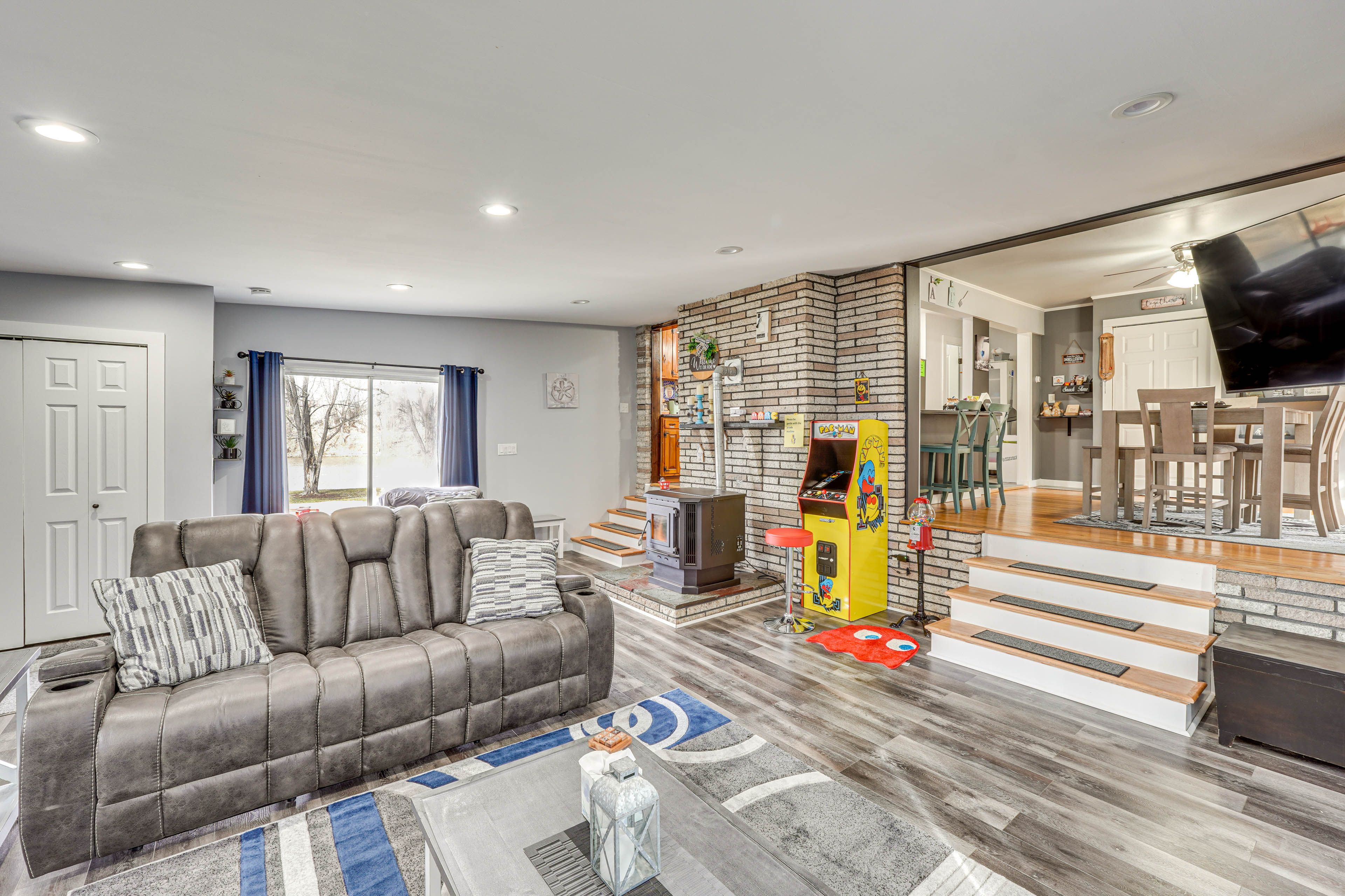 Living Room | Smart TVs | Arcade Game