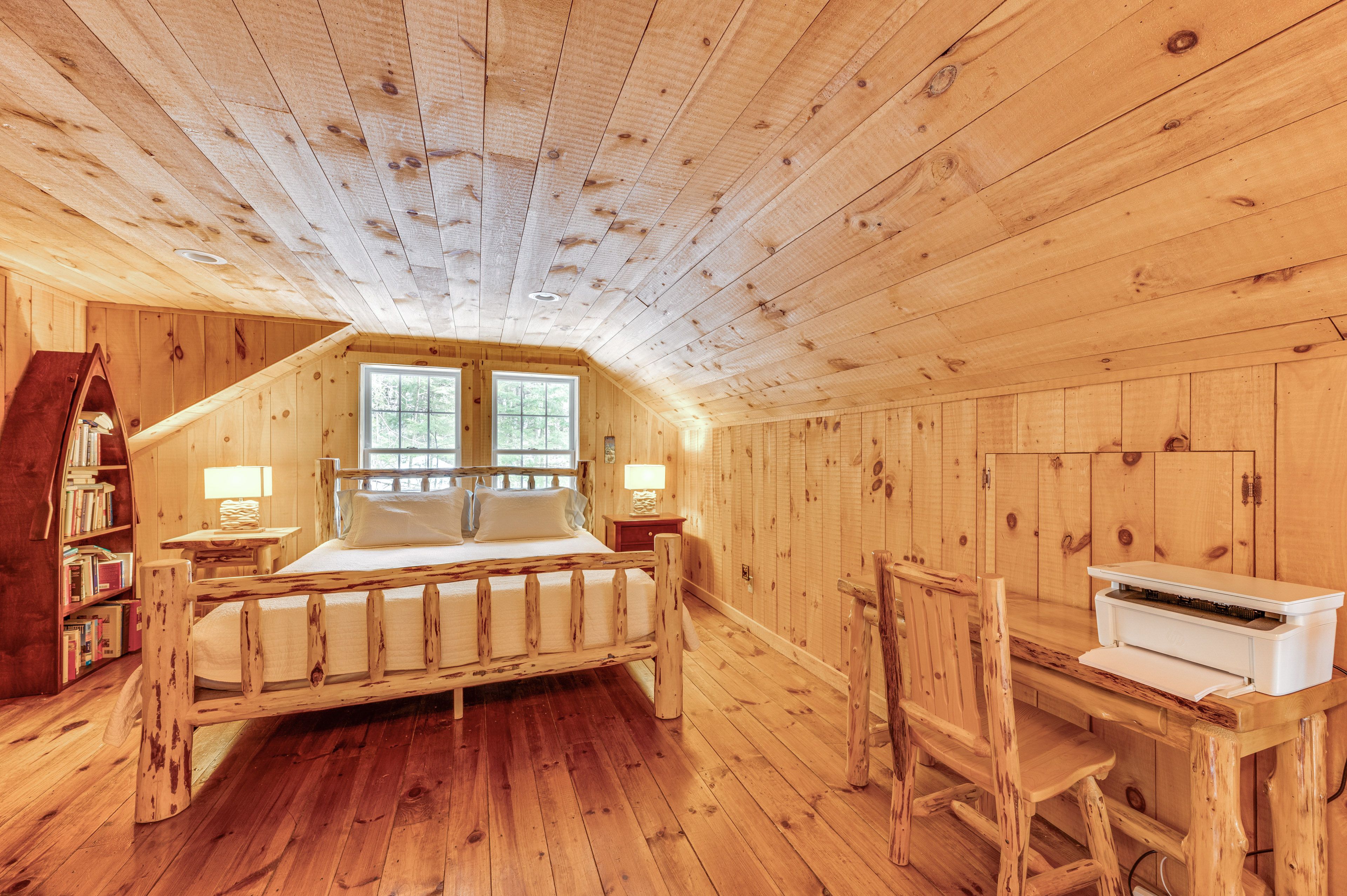Bedroom 1 (Loft) | King Bed | Linens Provided | En-Suite Bathroom | Upper Level