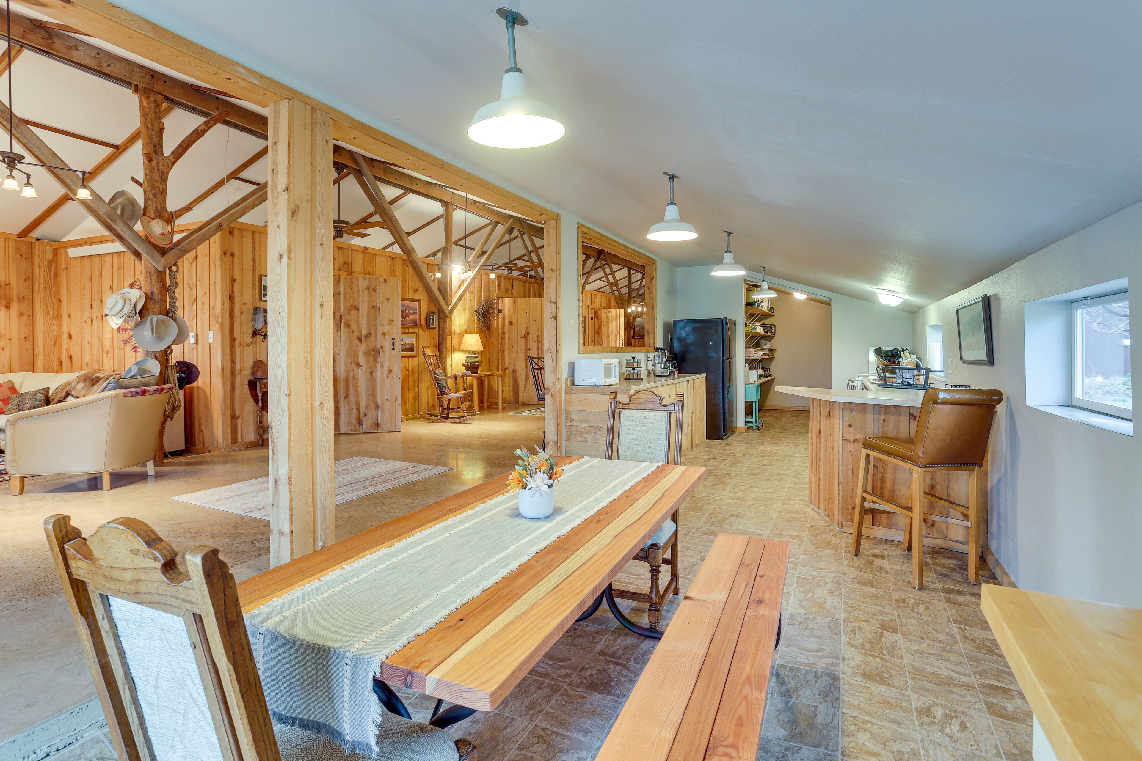 Dining Area & Kitchen | Dishware & Flatware | Coffee Maker | Blender | Toaster