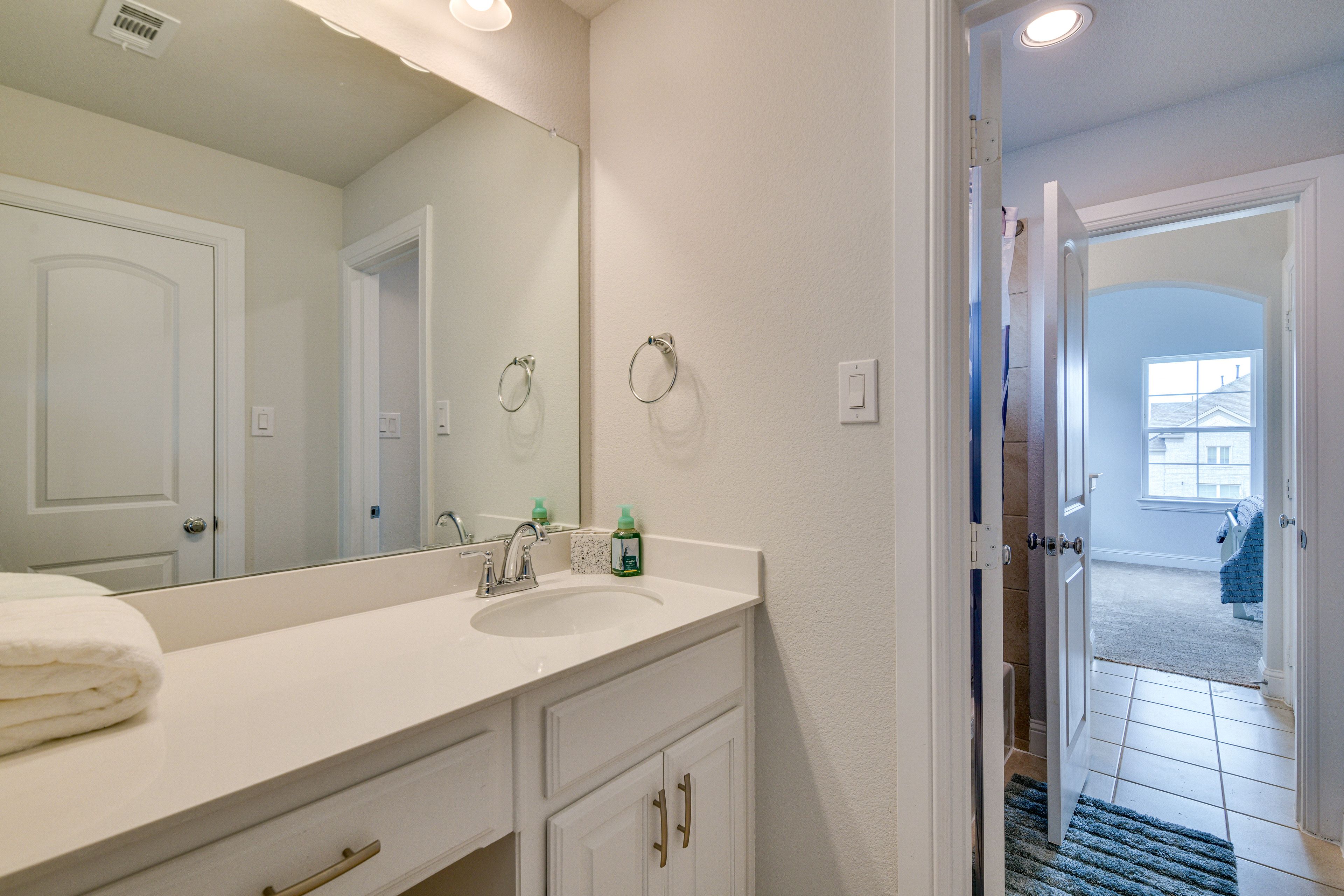 En-Suite Bathroom | 2nd Floor