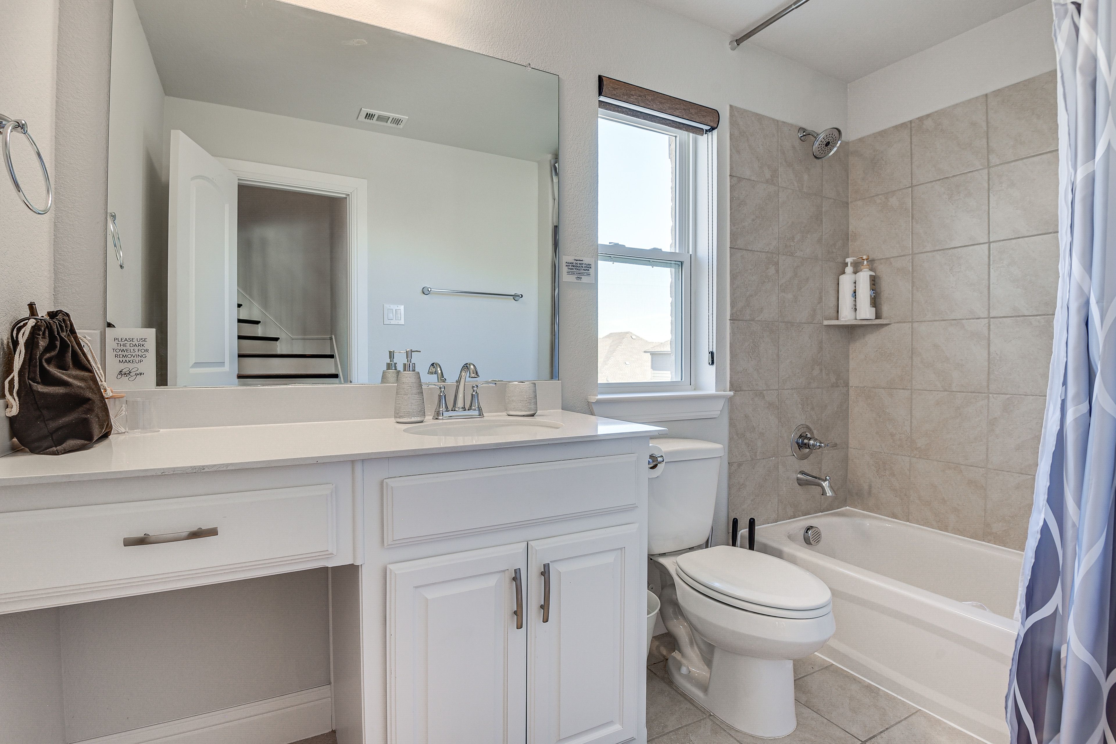 Full Bathroom | 2nd Floor