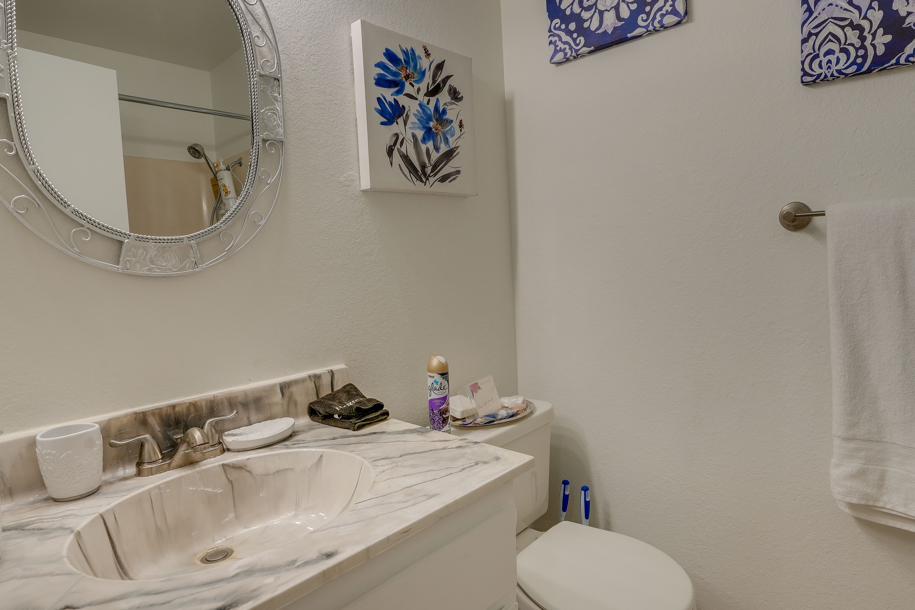 Full Bathroom | Complimentary Toiletries | Hair Dryer