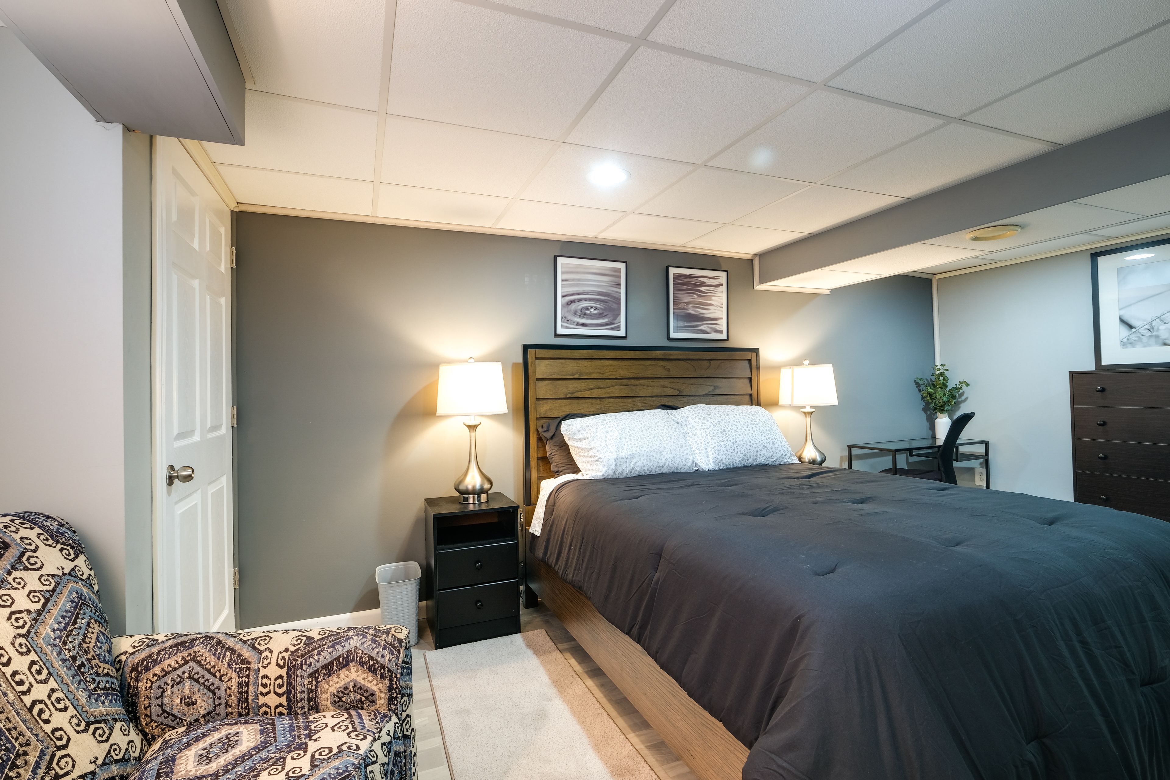 Bedroom | Queen Bed | Linens Provided