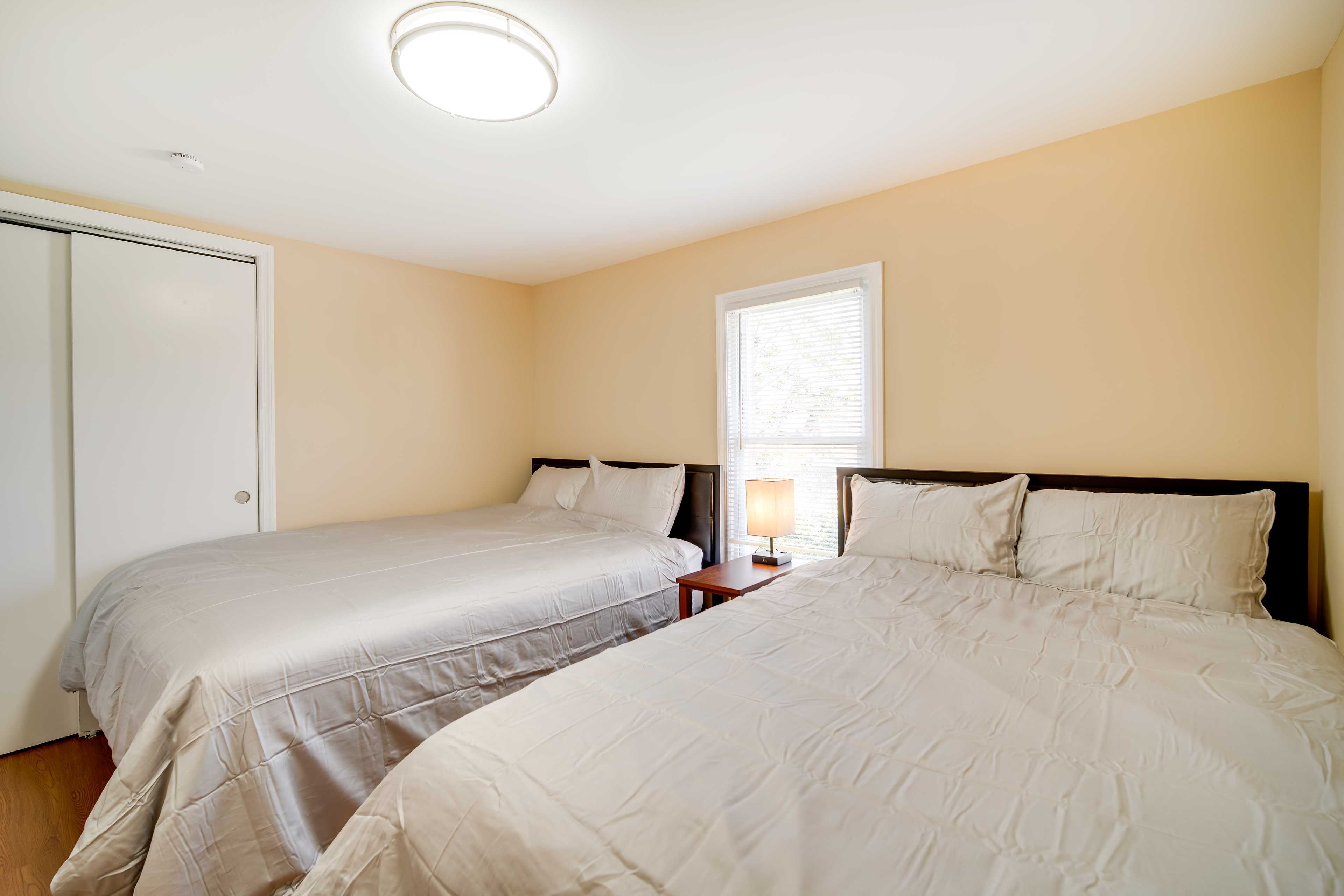 Bedroom 2 | Queen Bed | Full Bed