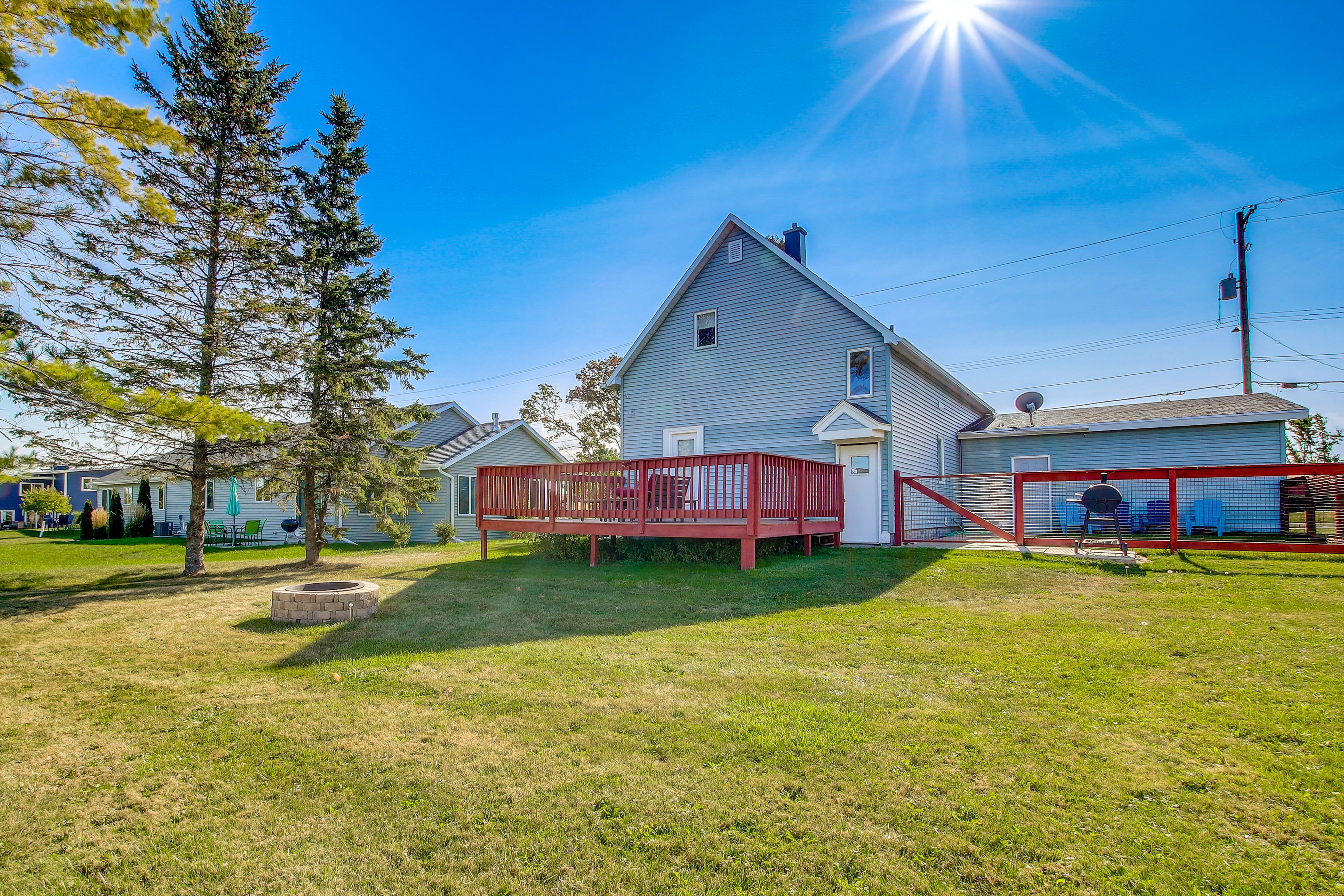 Yard | Wood-Burning Fire Pit | Kayaks & Fishing Poles Provided