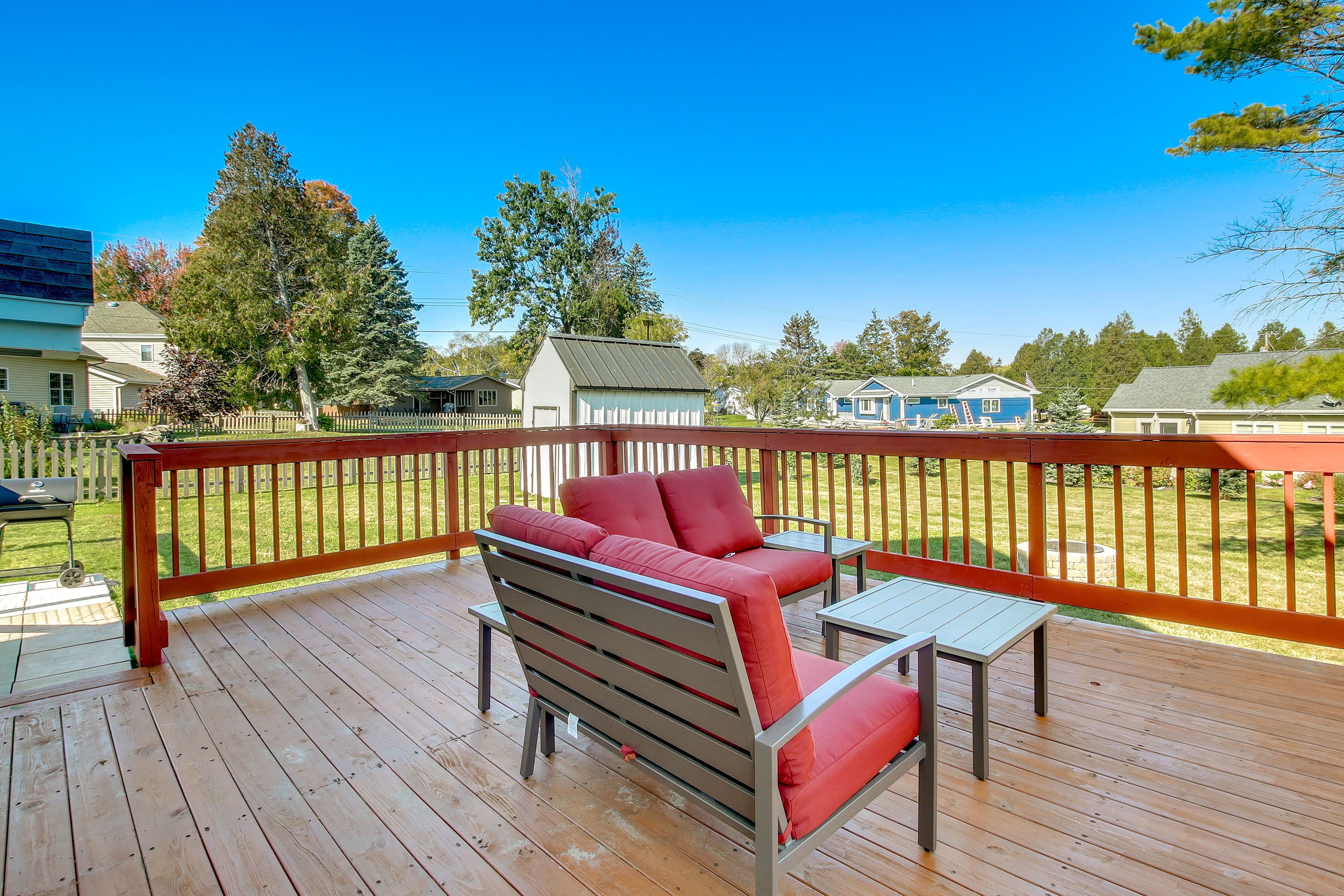 Furnished Deck | Yard w/ Fire Pit | 1 Mi to Capitol Civic Centre