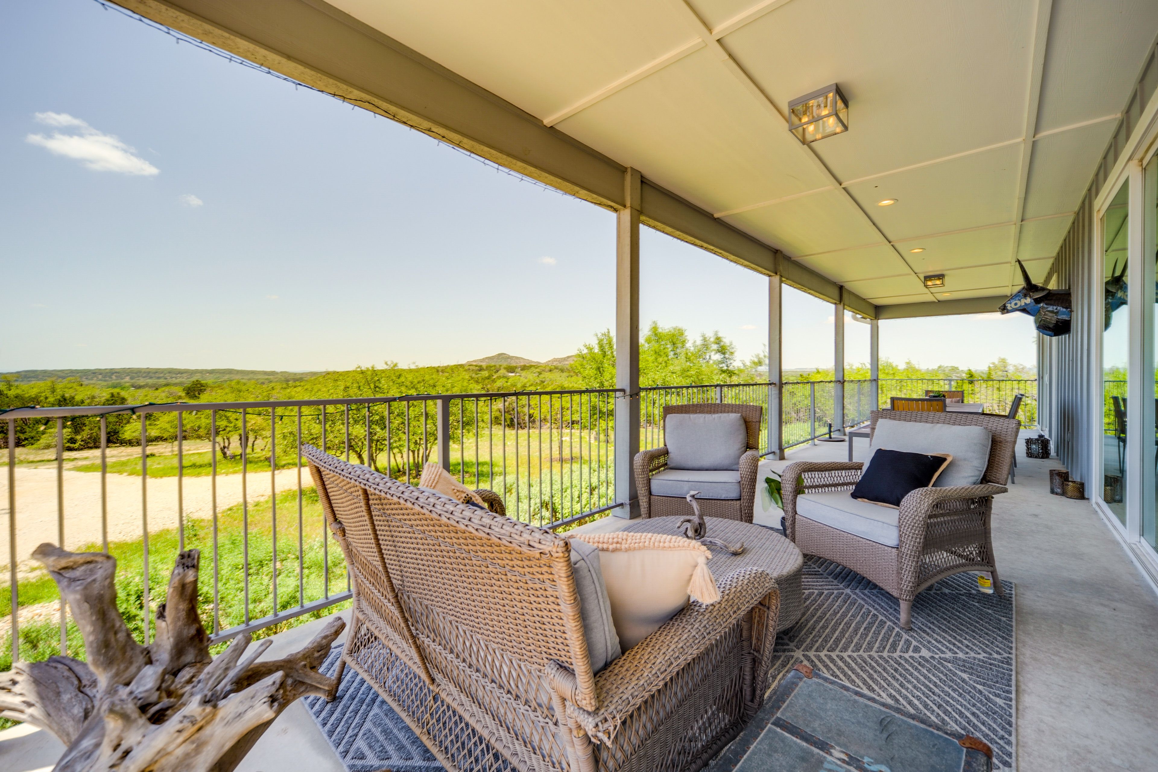 Furnished Porch