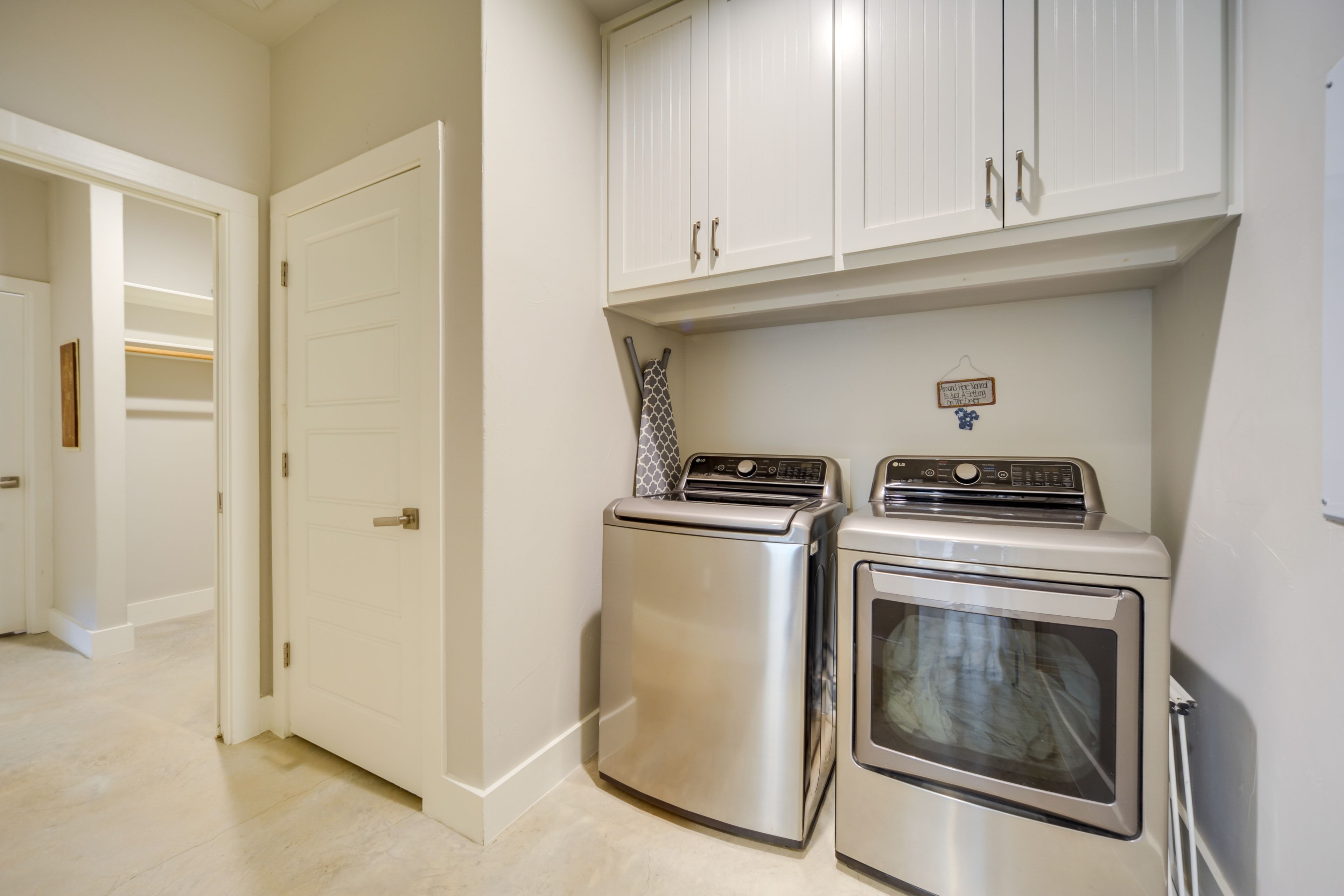 Washer & Dryer | Linens Provided