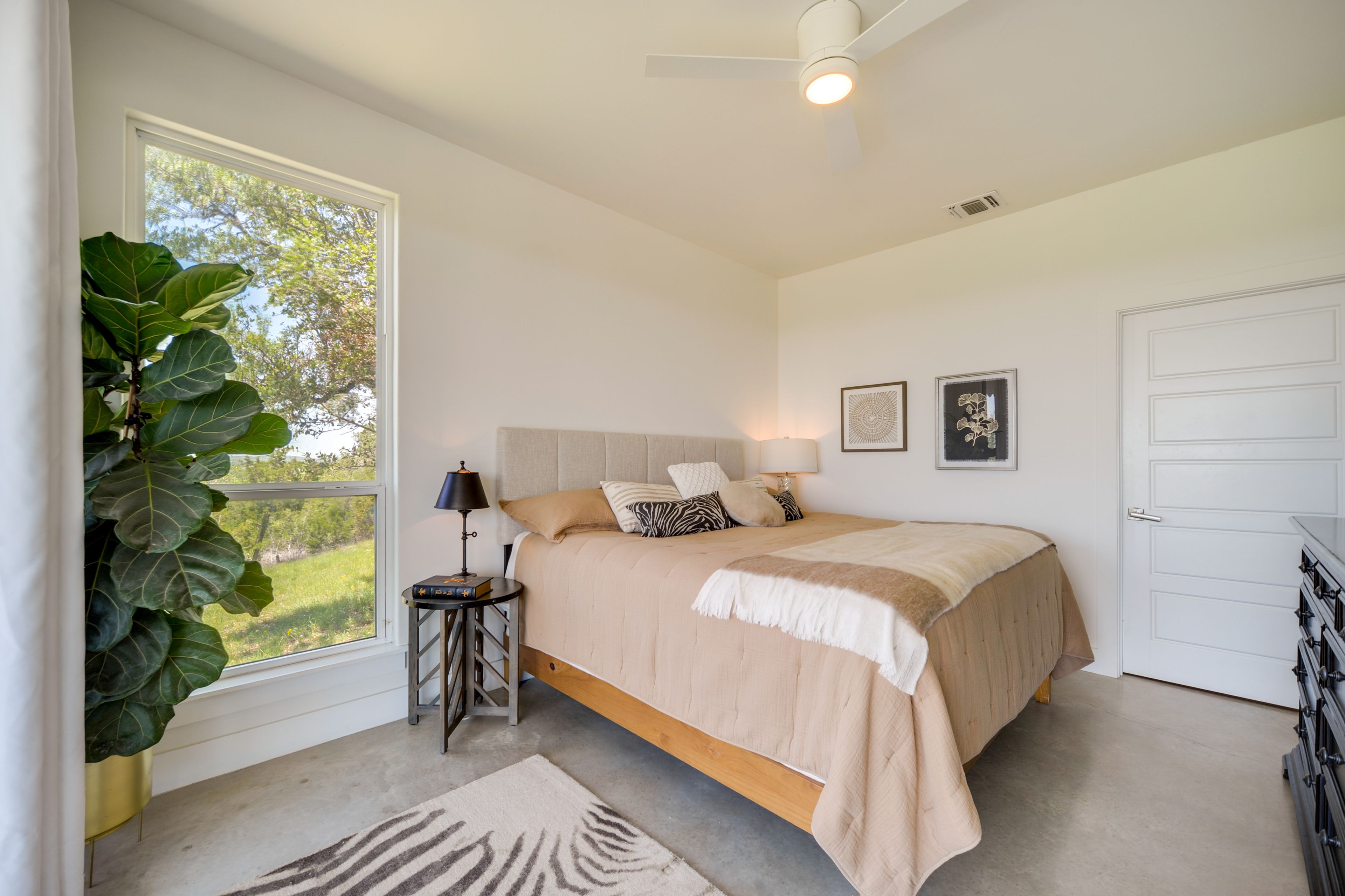Bedroom 1 | King Bed
