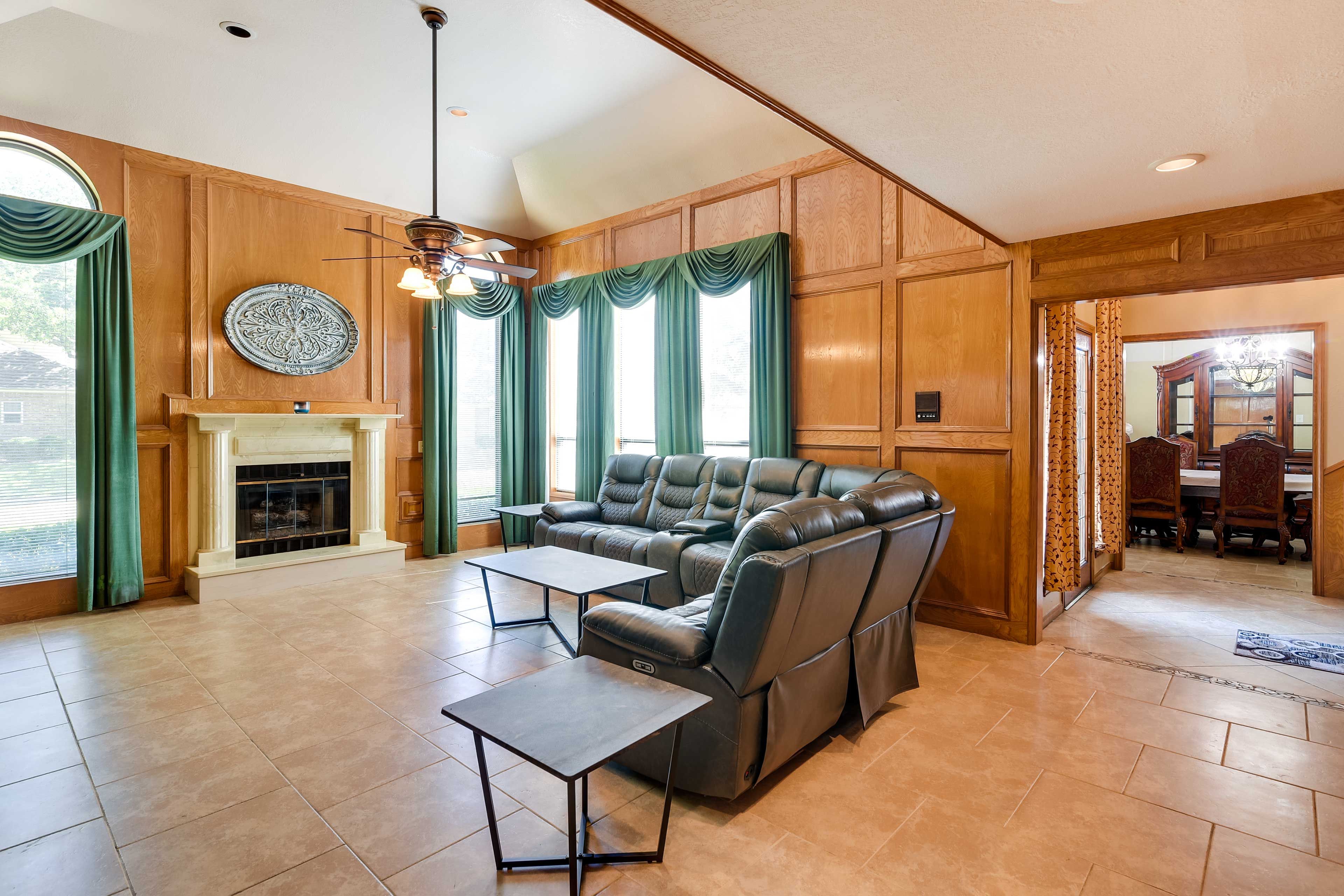 Living Room | Gas Fireplace | Recliner Sofa | Smart TV