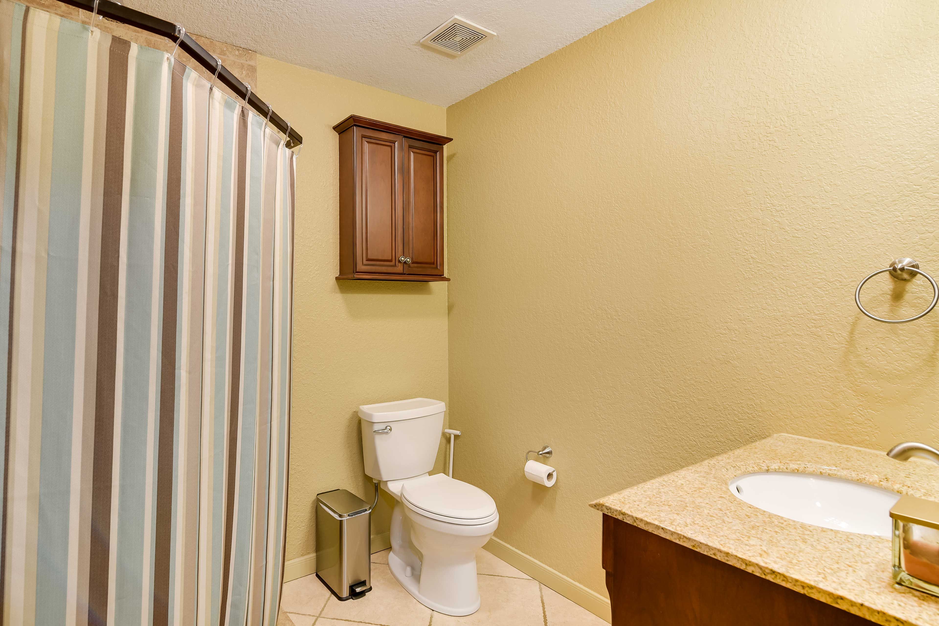 Full Bathroom | Shower/Tub Combo